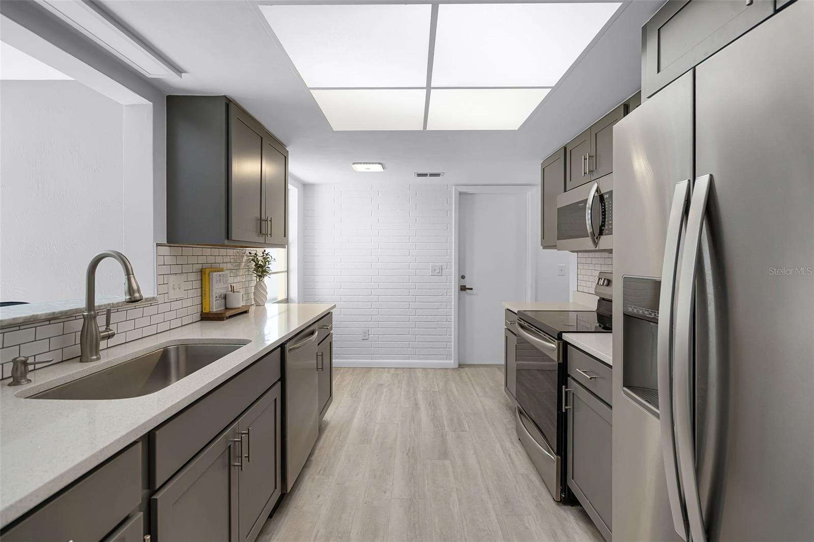 Image 7 of 28 For 2481 12th Avenue Sw
