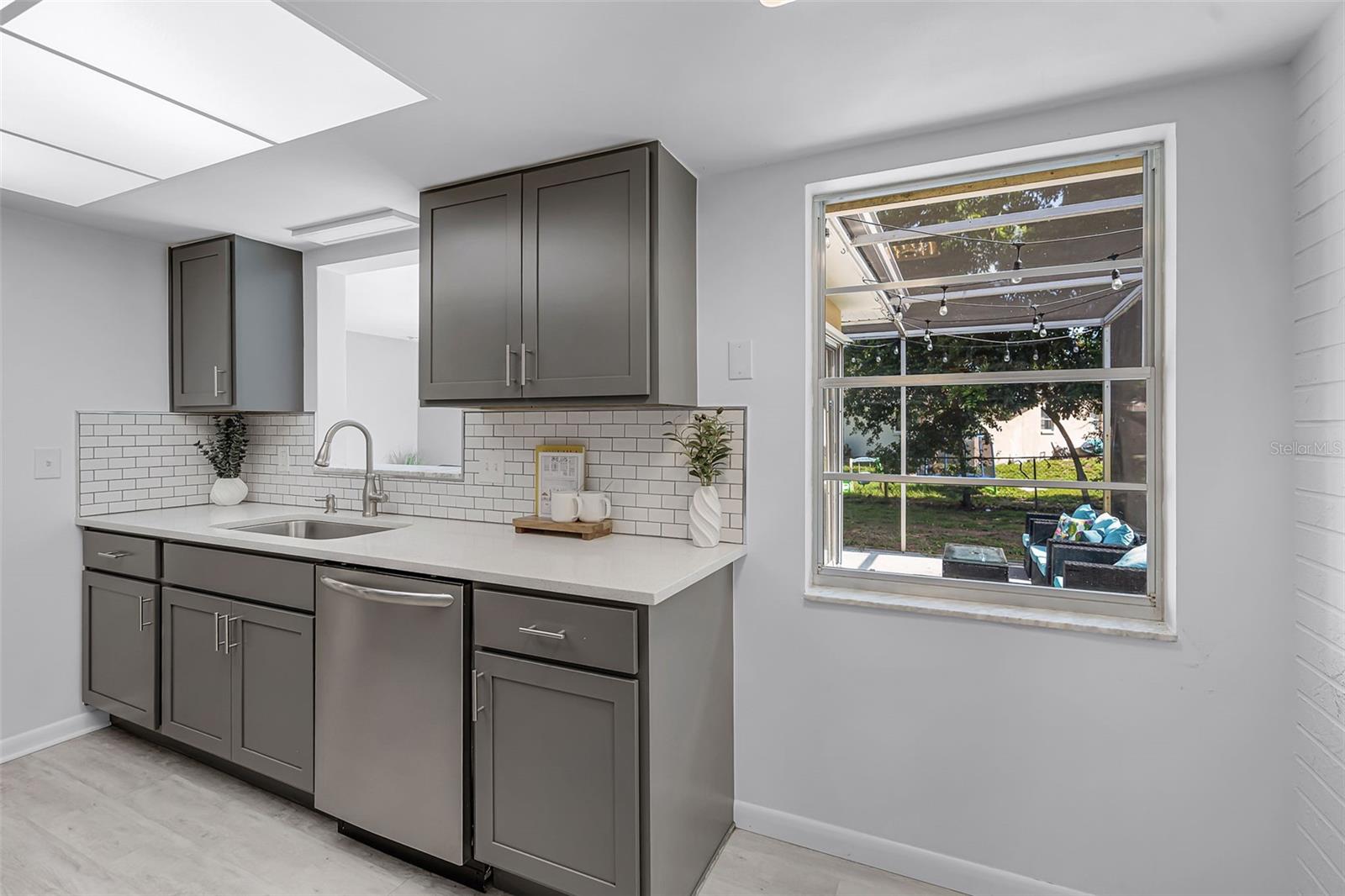 Image 8 of 28 For 2481 12th Avenue Sw