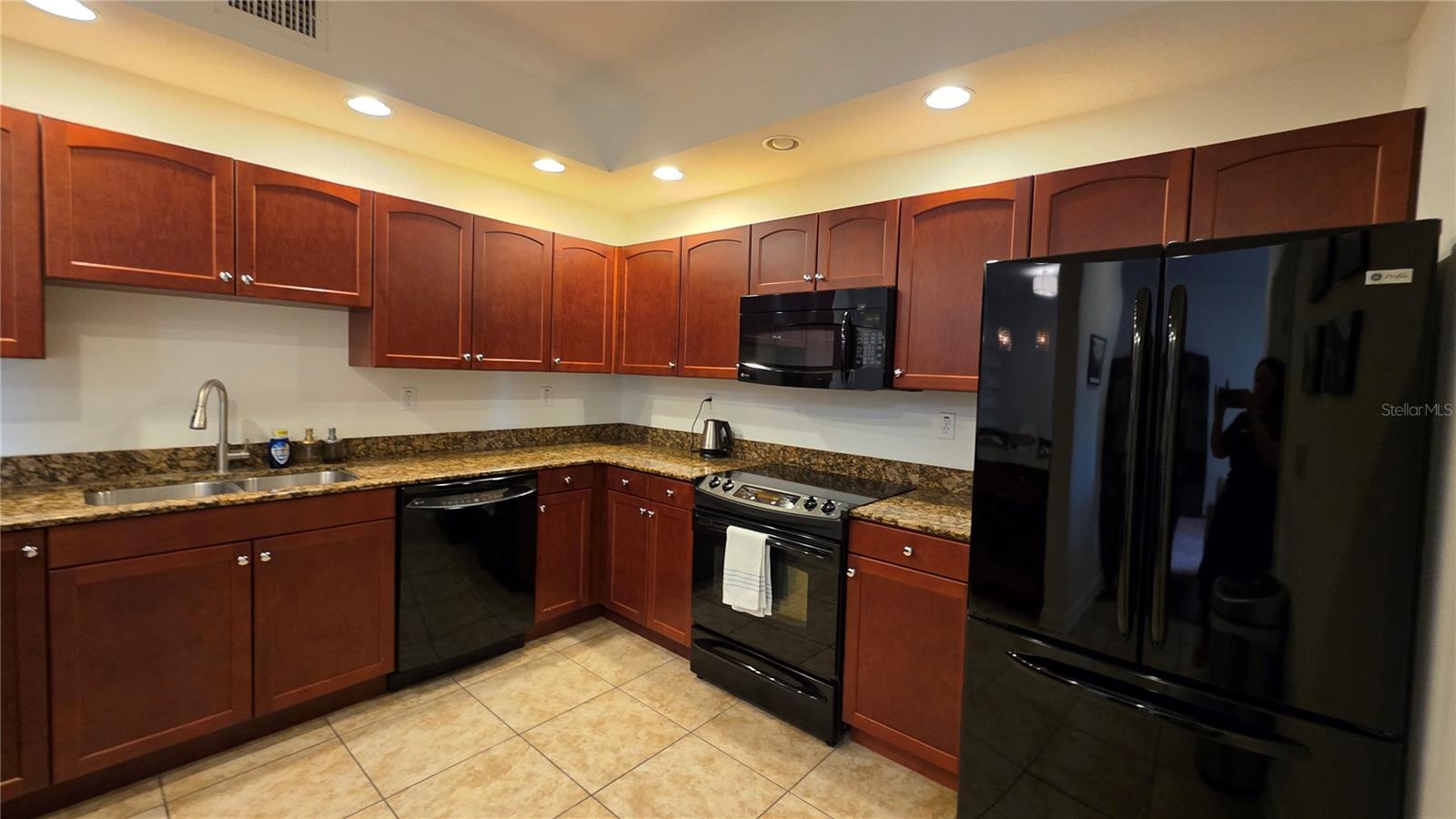 Image 4 of 13 For 628 Cleveland Street 1103