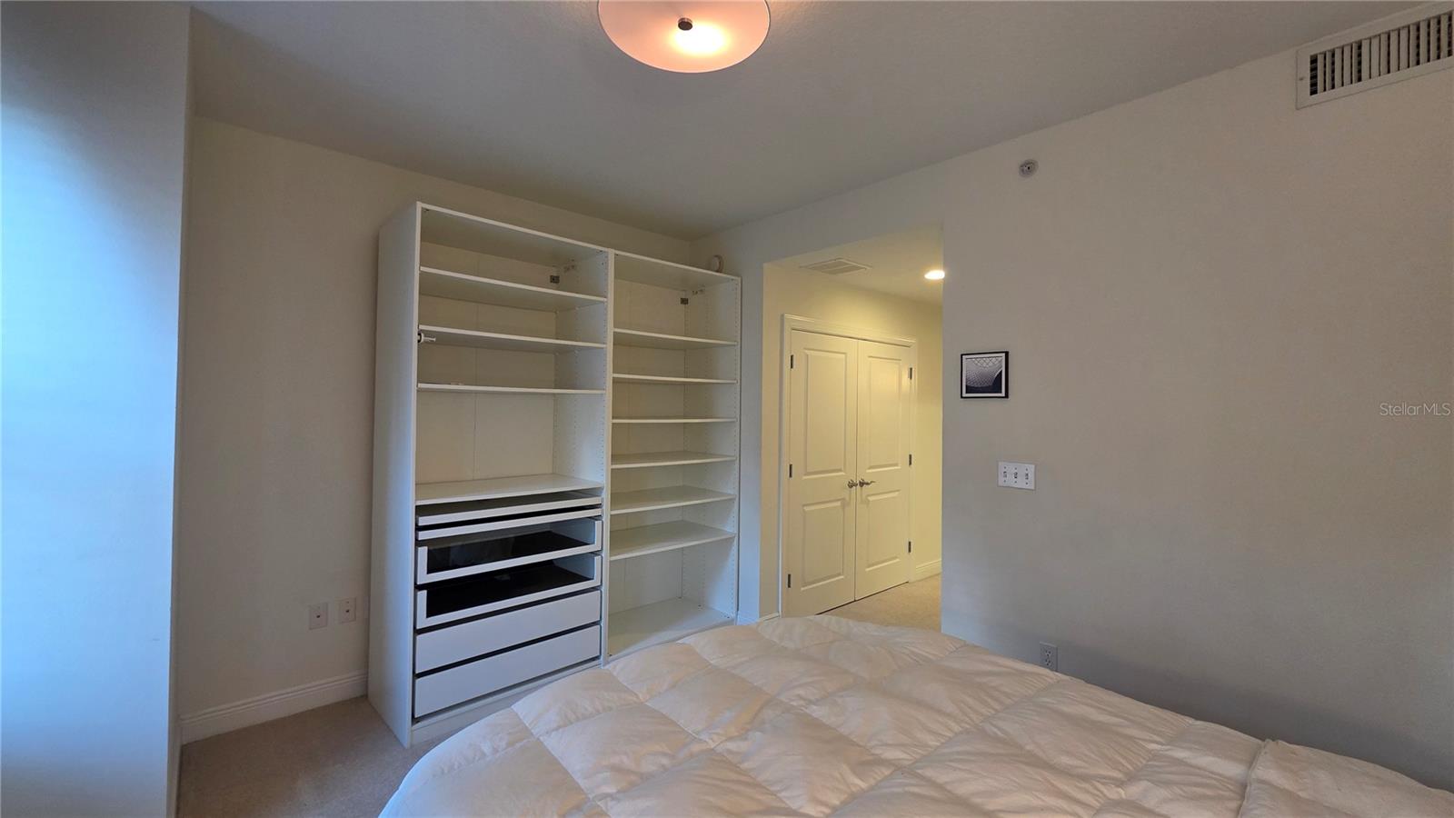 Image 9 of 13 For 628 Cleveland Street 1103