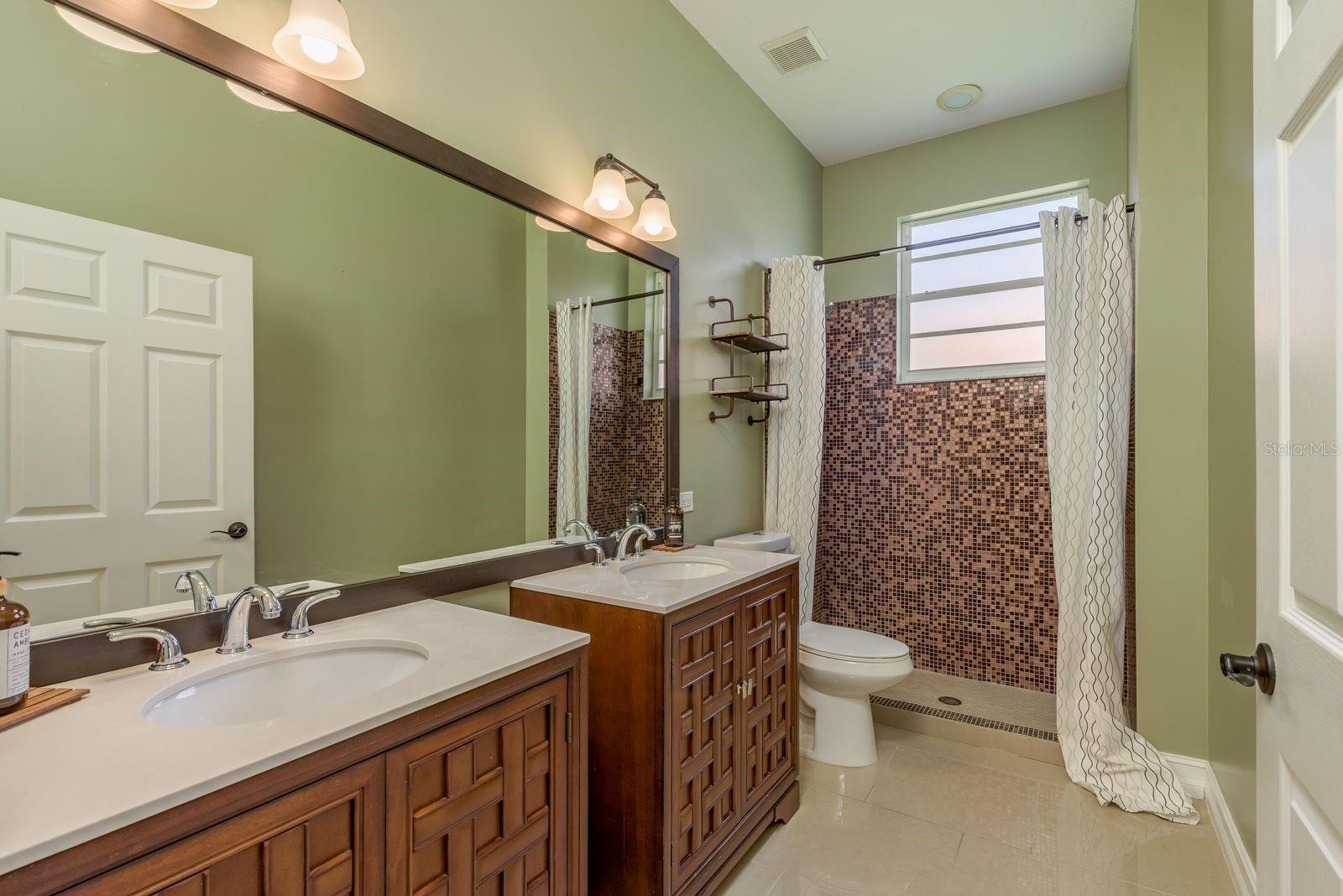 Image 25 of 53 For 3337 Crescent Oaks Boulevard