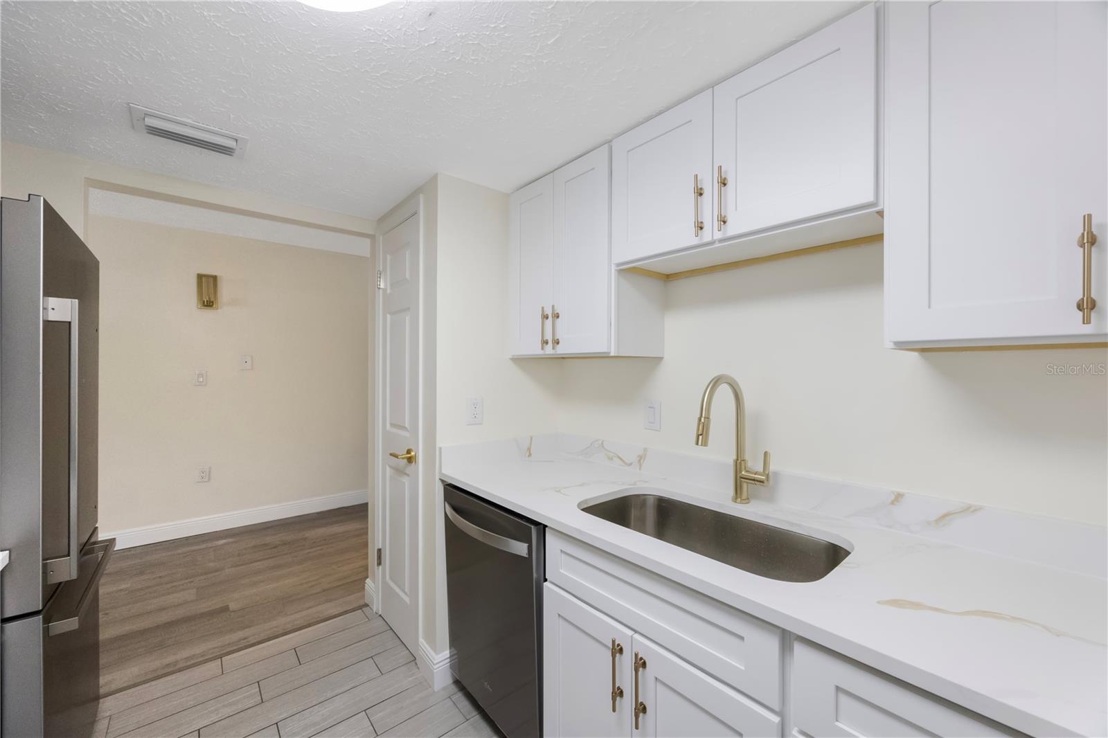 Image 10 of 17 For 3111 W Horatio St