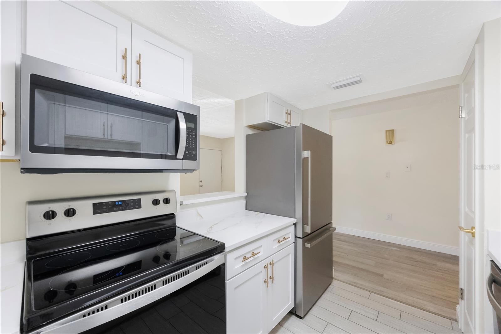 Image 11 of 17 For 3111 W Horatio St