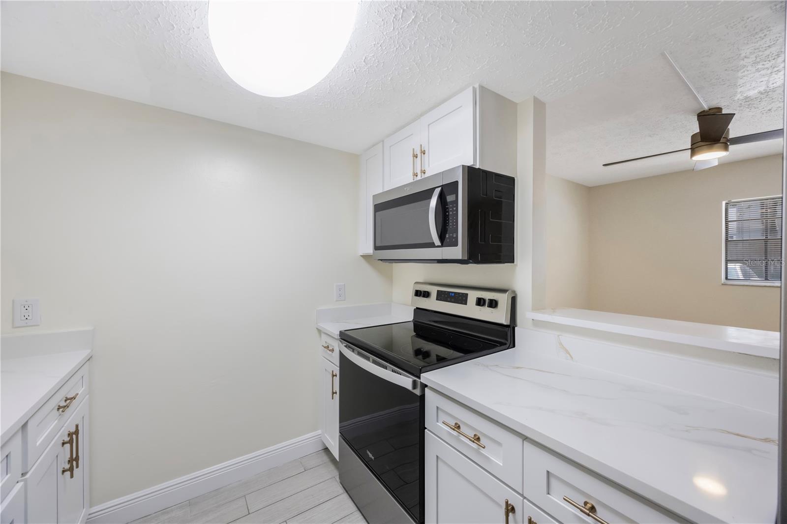 Image 7 of 17 For 3111 W Horatio St