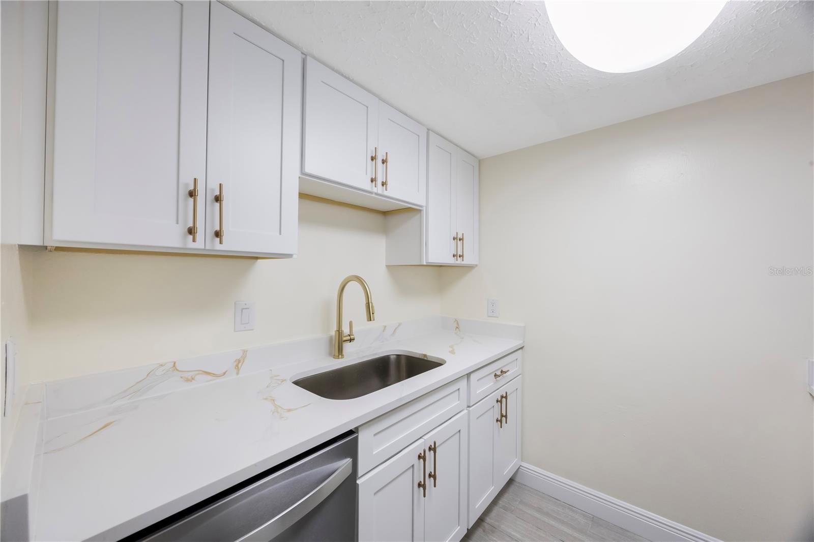 Image 8 of 17 For 3111 W Horatio St