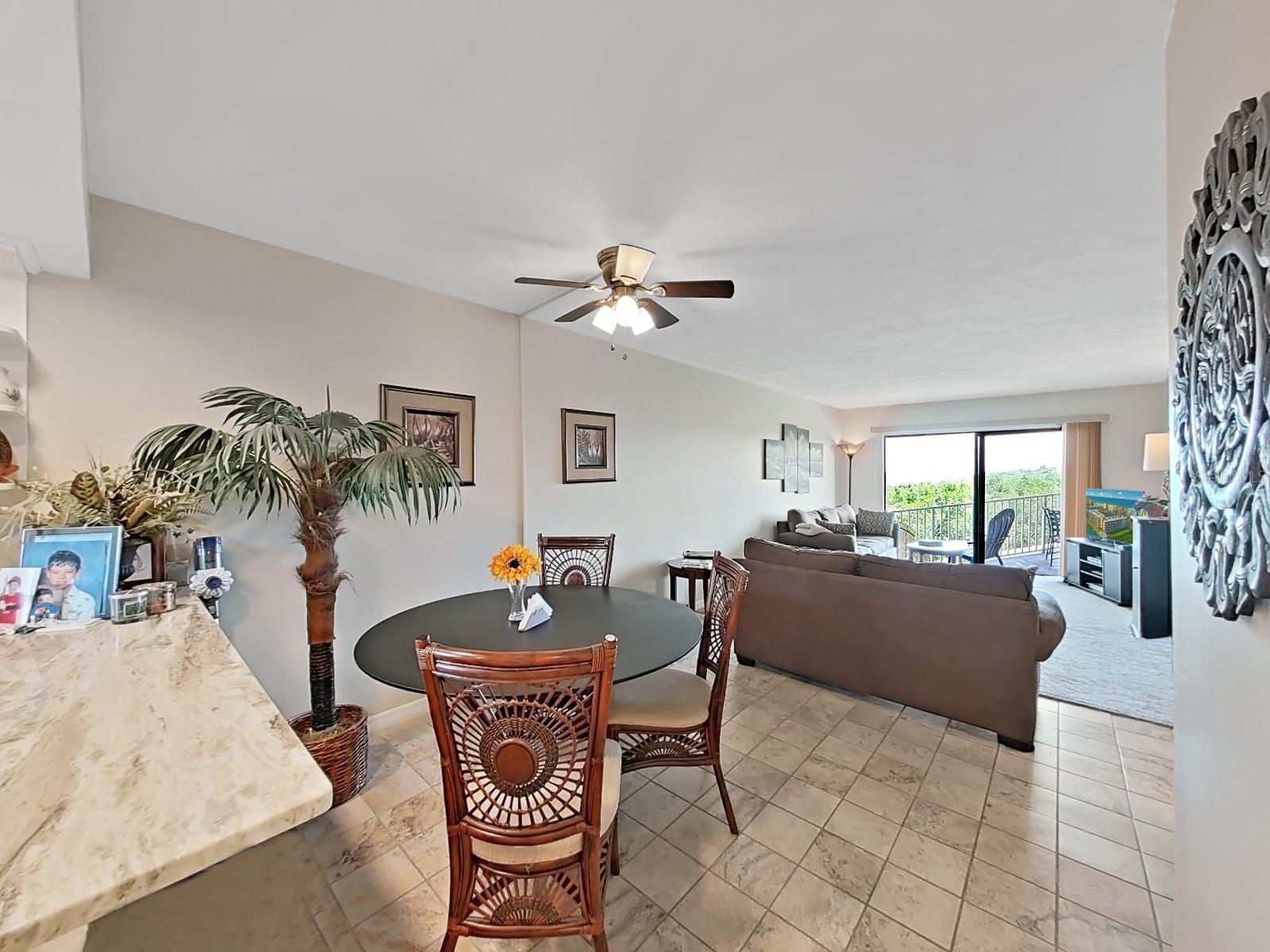 Image 11 of 48 For 19451 Gulf Boulevard 205