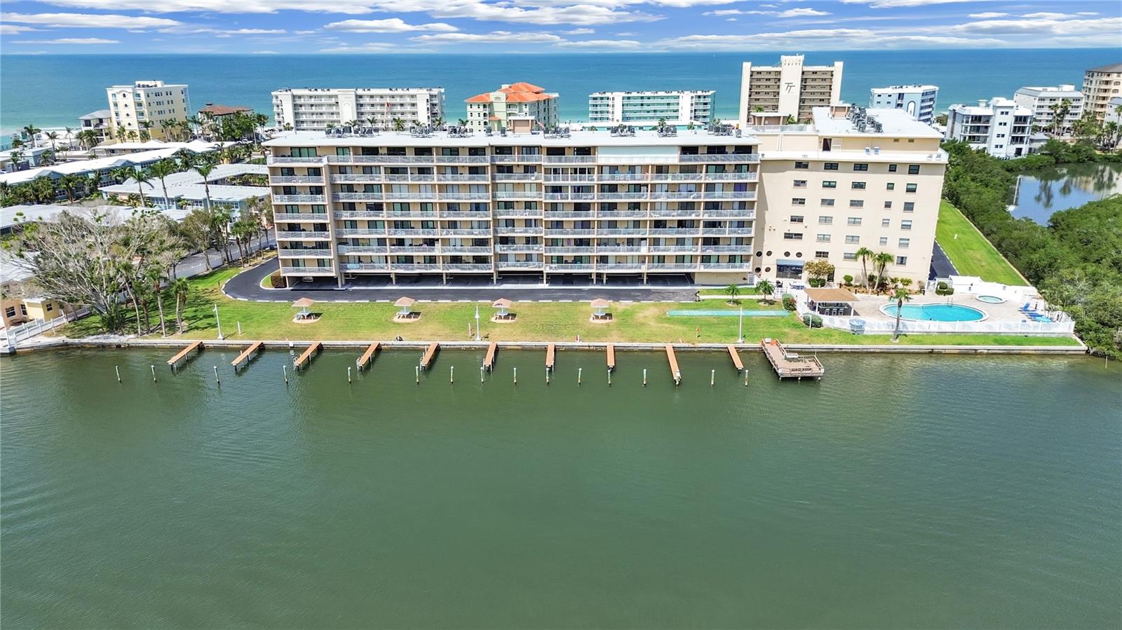 Image 29 of 48 For 19451 Gulf Boulevard 205