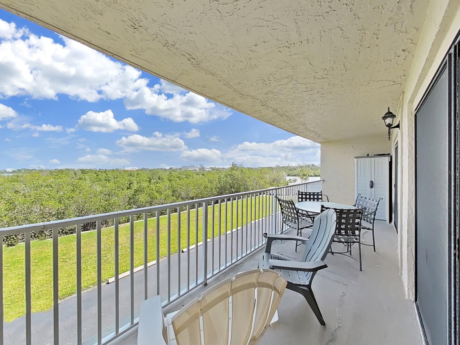 Image 3 of 48 For 19451 Gulf Boulevard 205