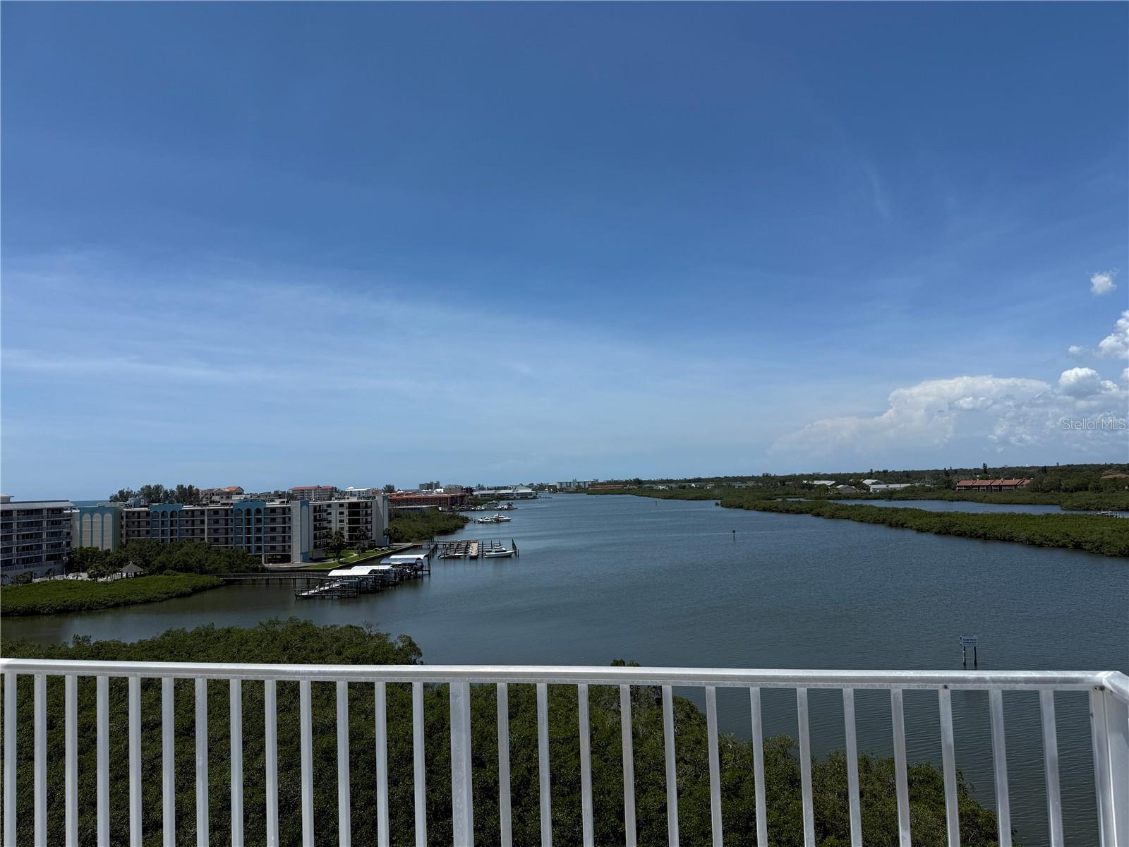 Image 31 of 48 For 19451 Gulf Boulevard 205