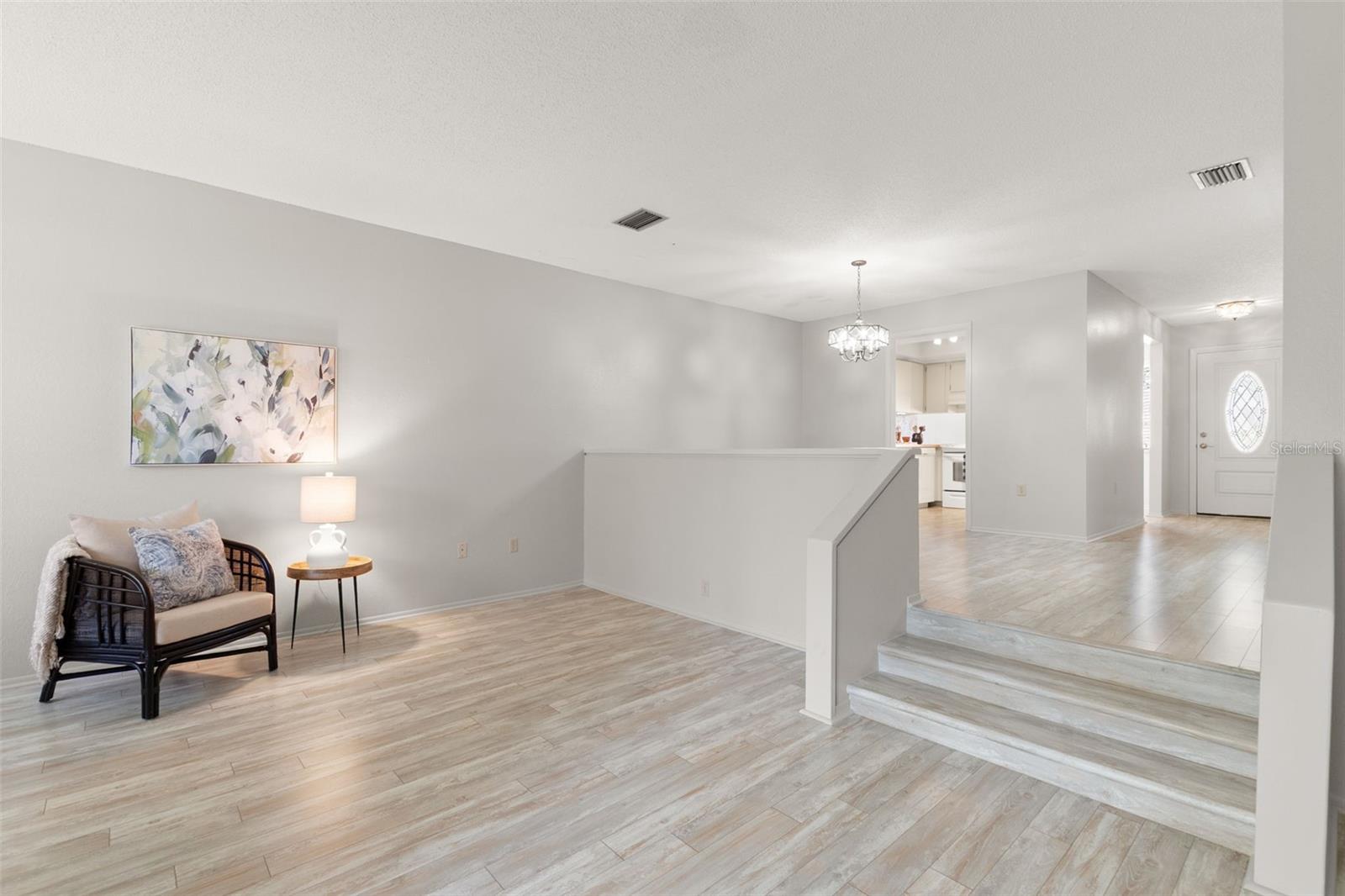 Image 10 of 40 For 440 Lakeview Drive 34