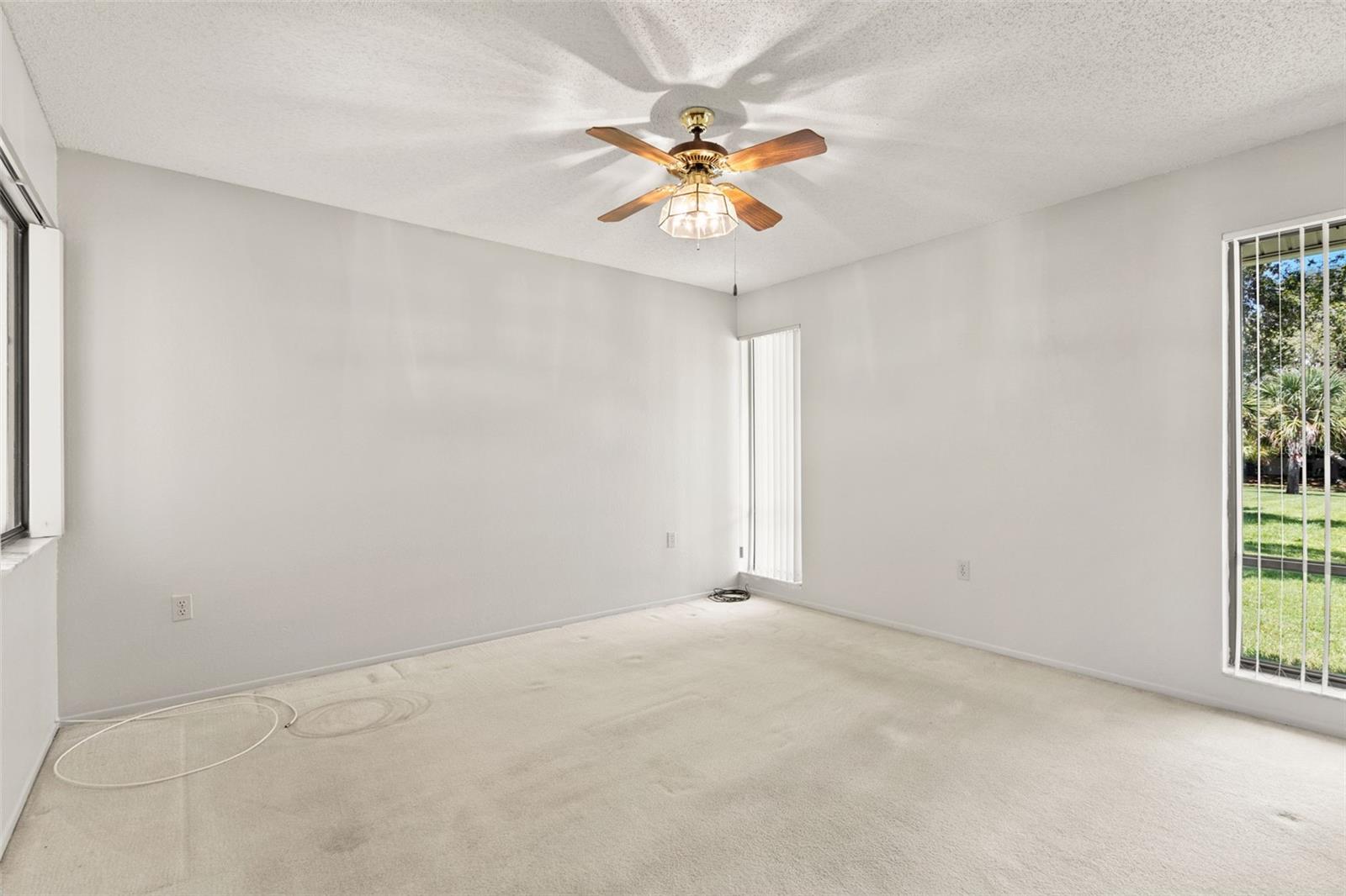 Image 28 of 40 For 440 Lakeview Drive 34