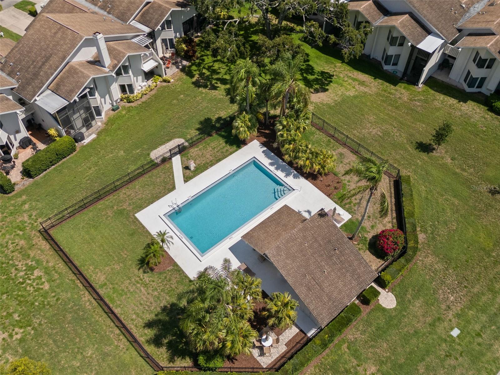 Image 33 of 40 For 440 Lakeview Drive 34