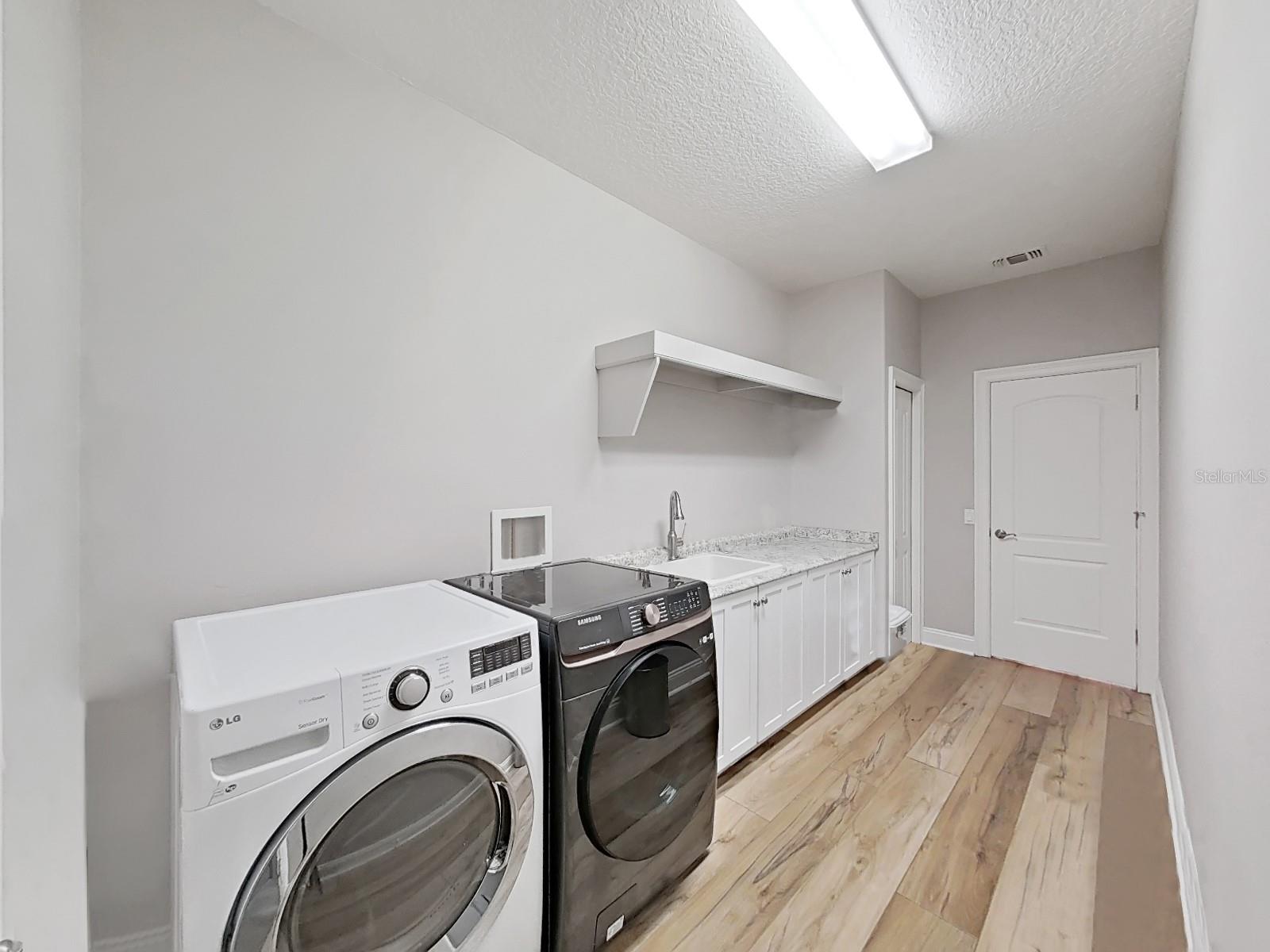 Image 39 of 53 For 15024 Eaglepark Place