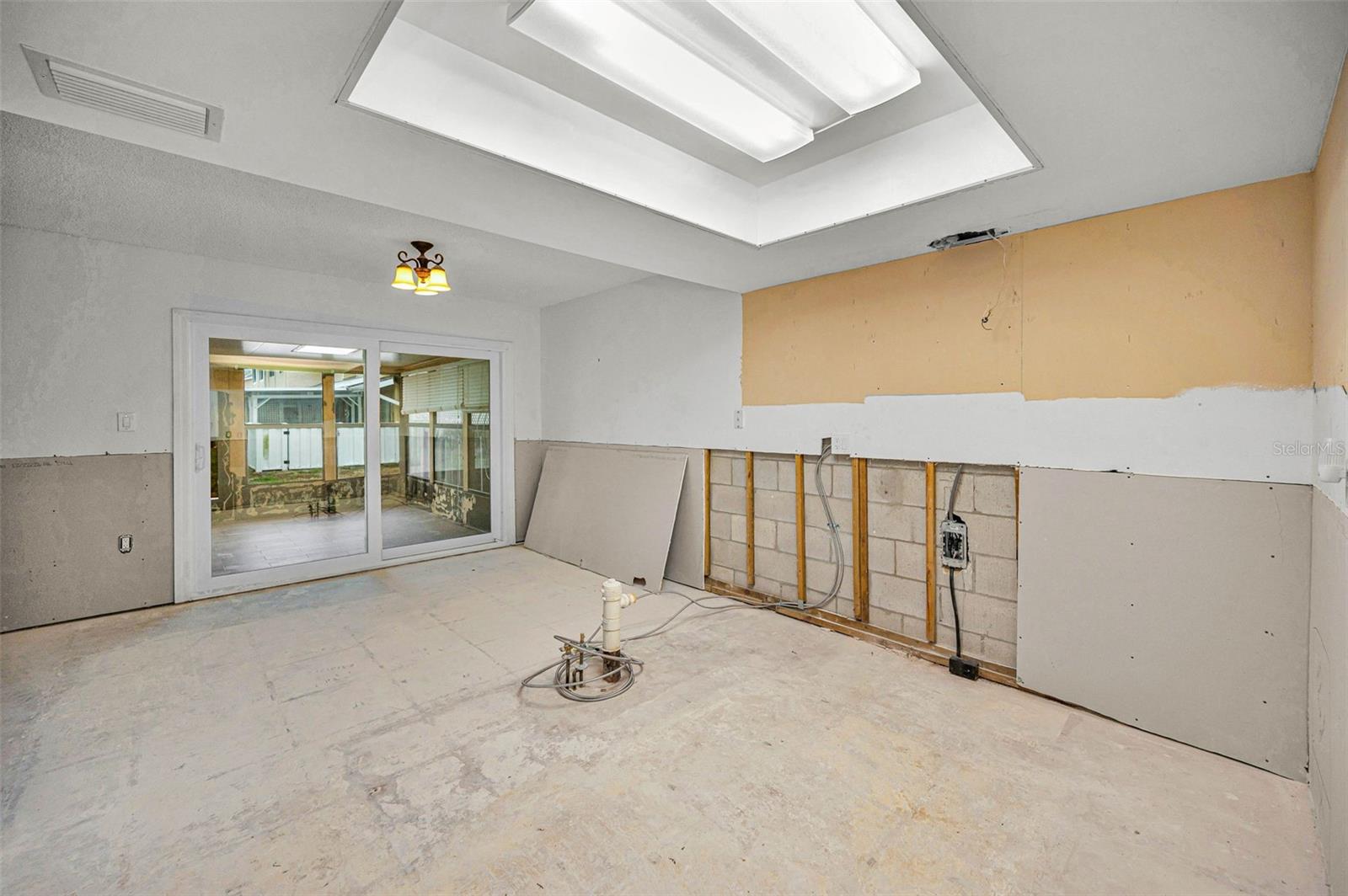 Image 9 of 28 For 1660 Cape Ann Avenue Ne 2