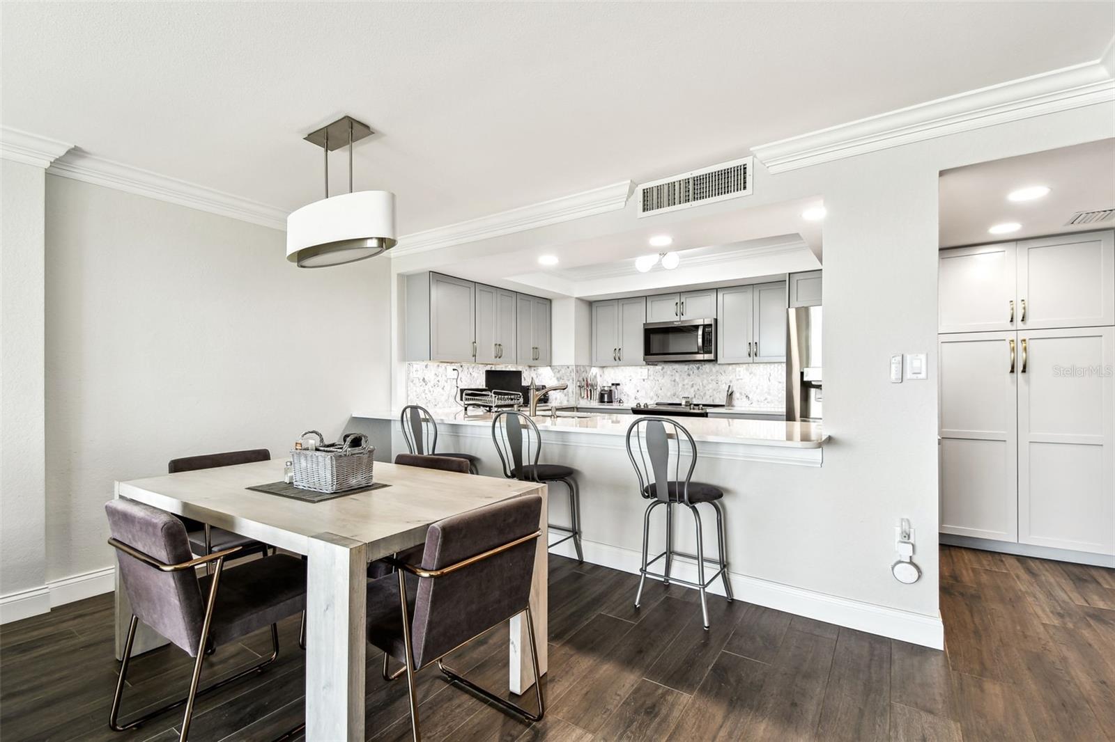 Image 14 of 91 For 400 Island Way 502