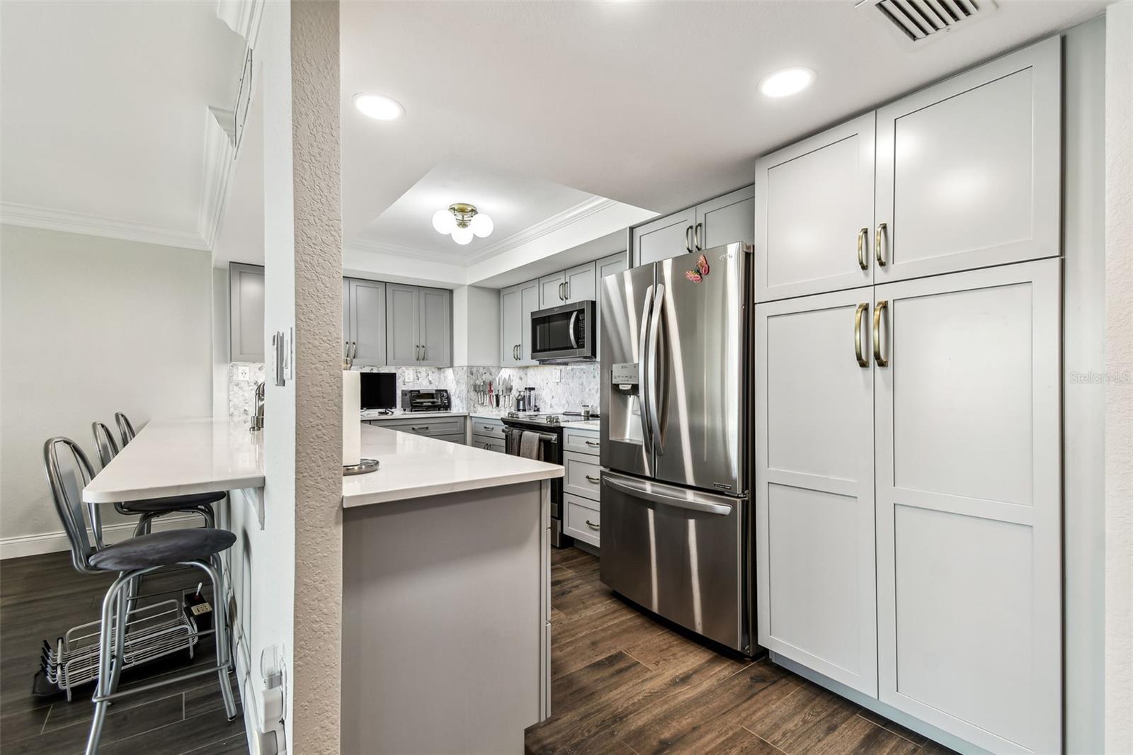 Image 15 of 91 For 400 Island Way 502