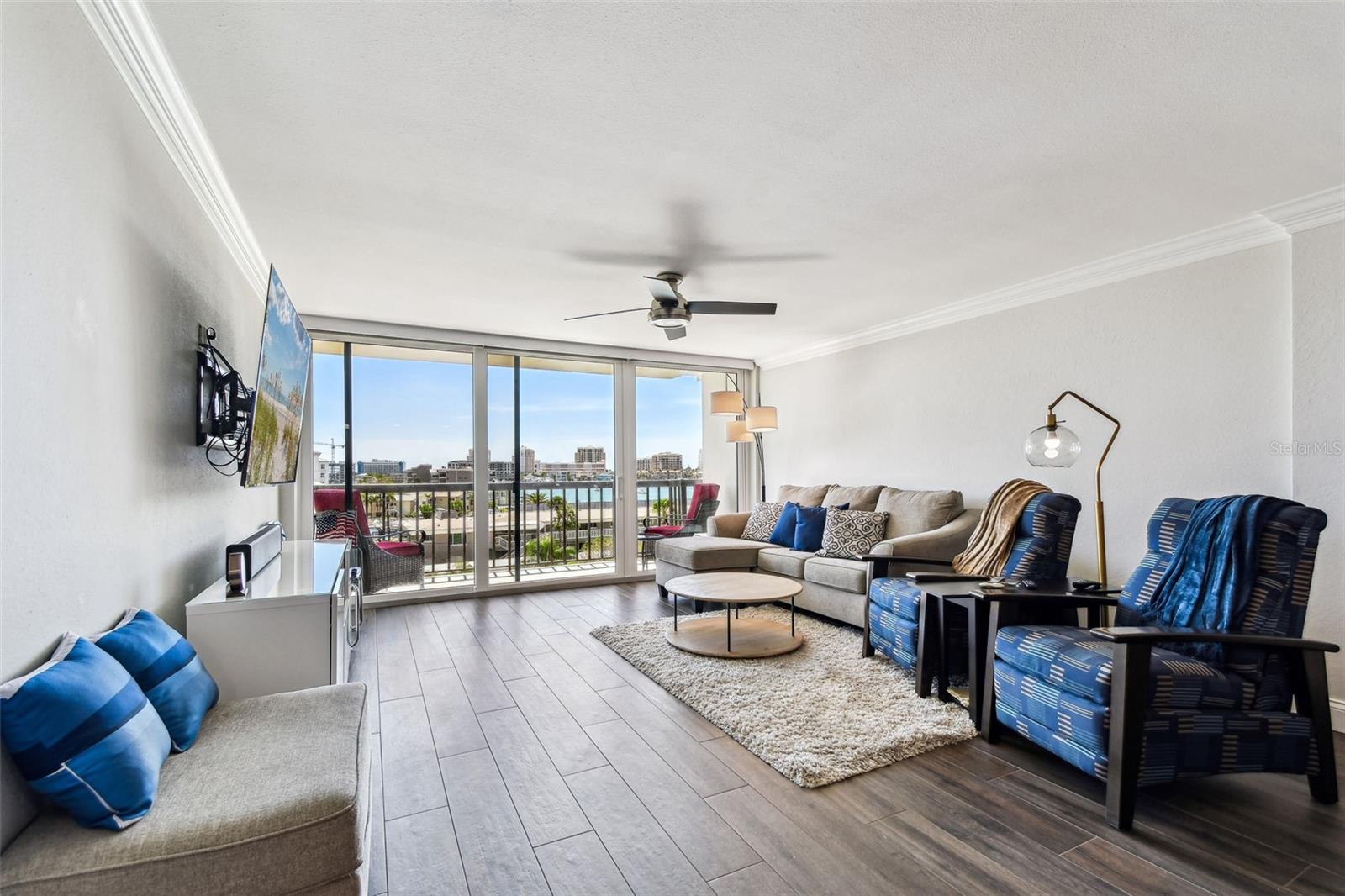 Image 17 of 91 For 400 Island Way 502