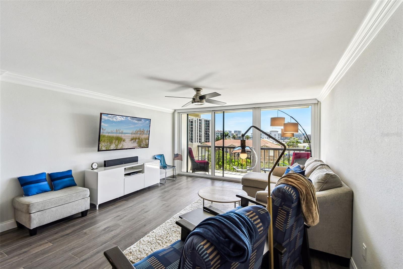 Image 18 of 91 For 400 Island Way 502