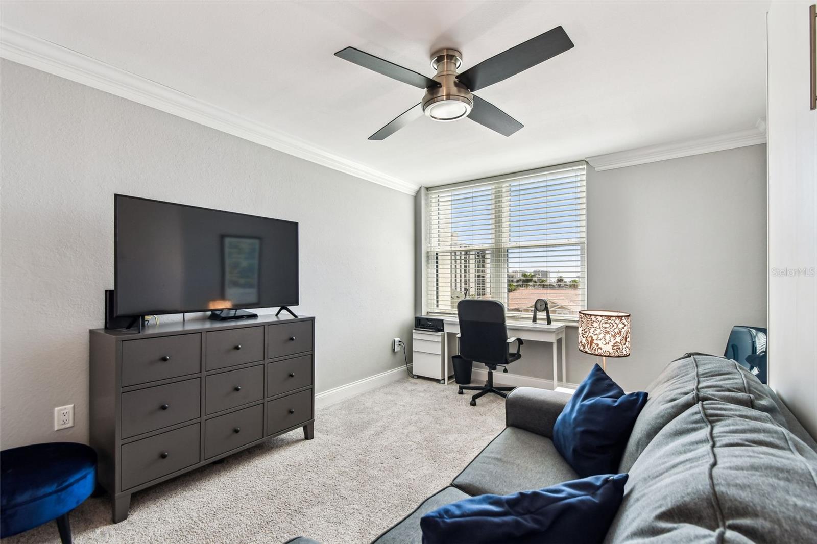 Image 33 of 91 For 400 Island Way 502