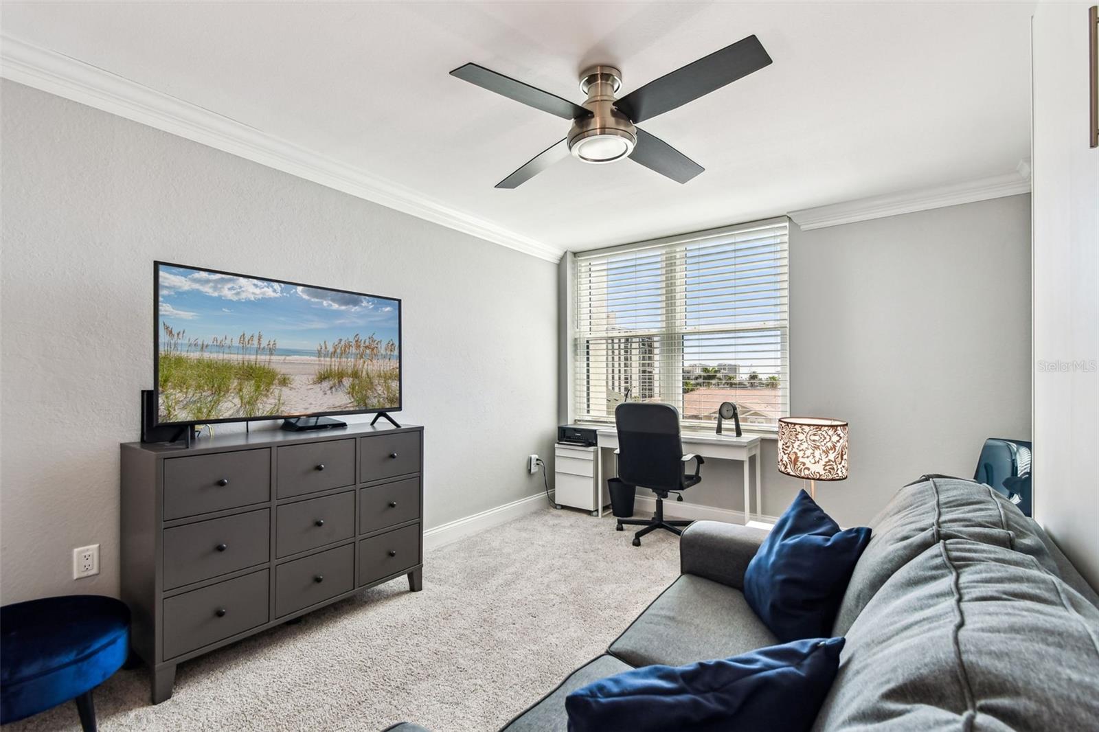 Image 34 of 91 For 400 Island Way 502
