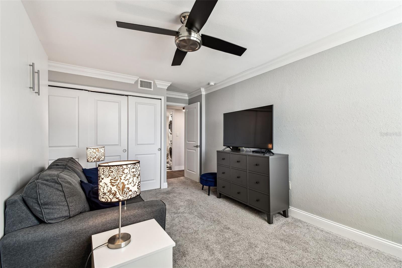 Image 36 of 91 For 400 Island Way 502