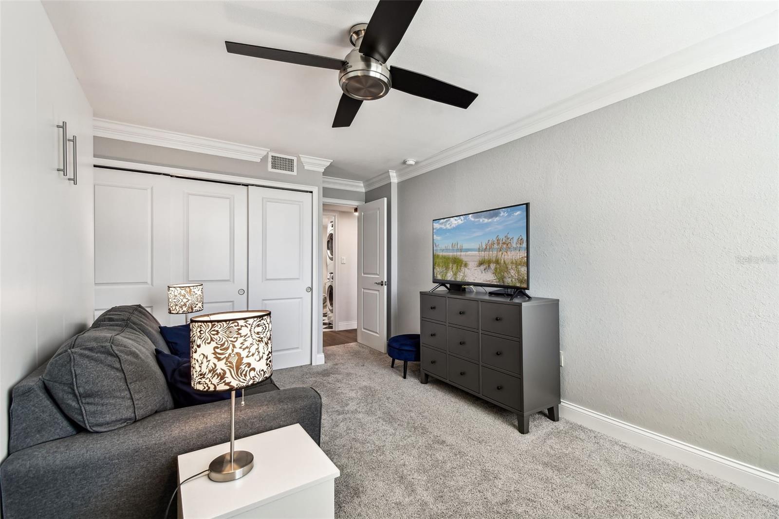 Image 37 of 91 For 400 Island Way 502