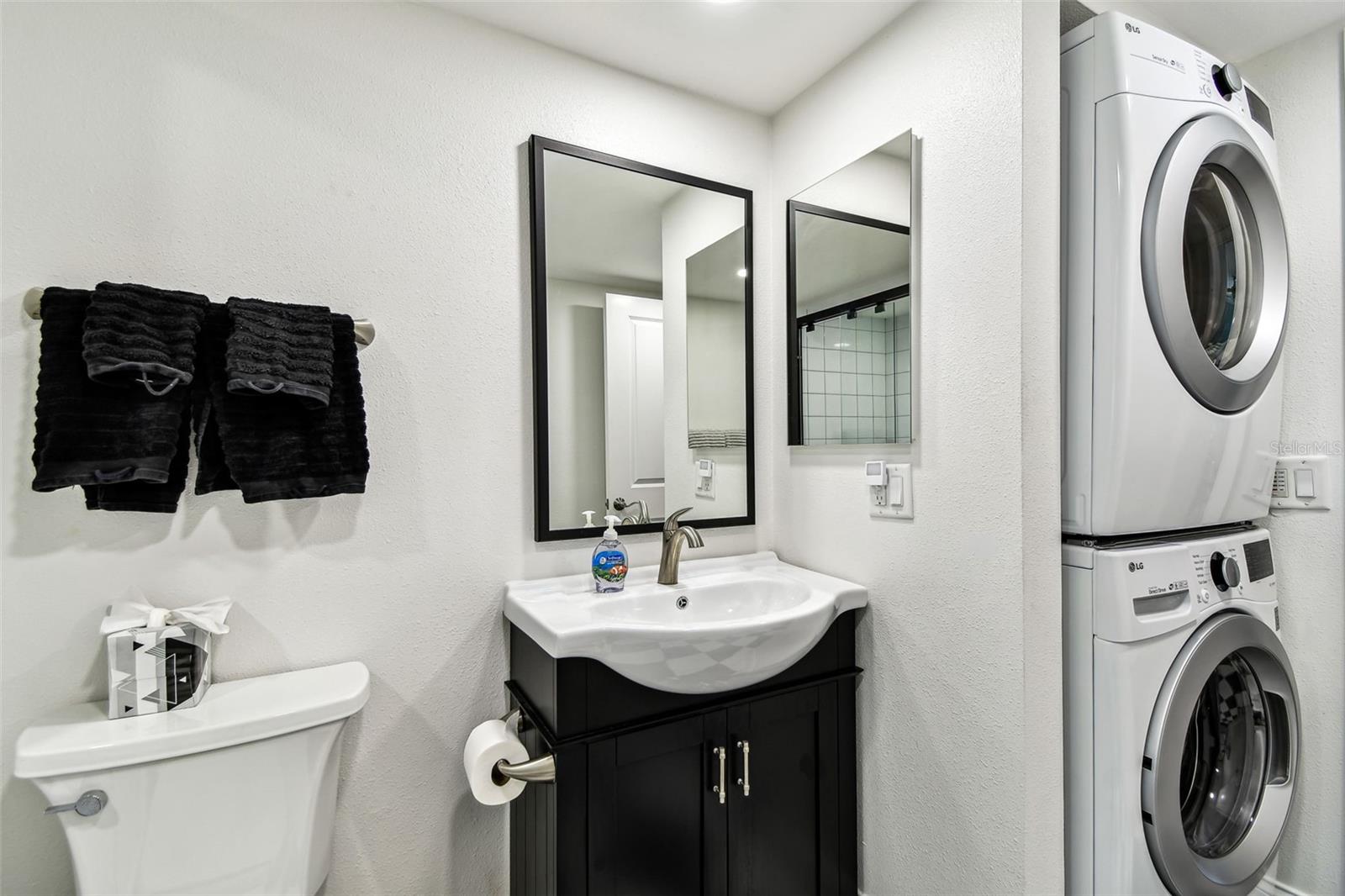 Image 43 of 91 For 400 Island Way 502