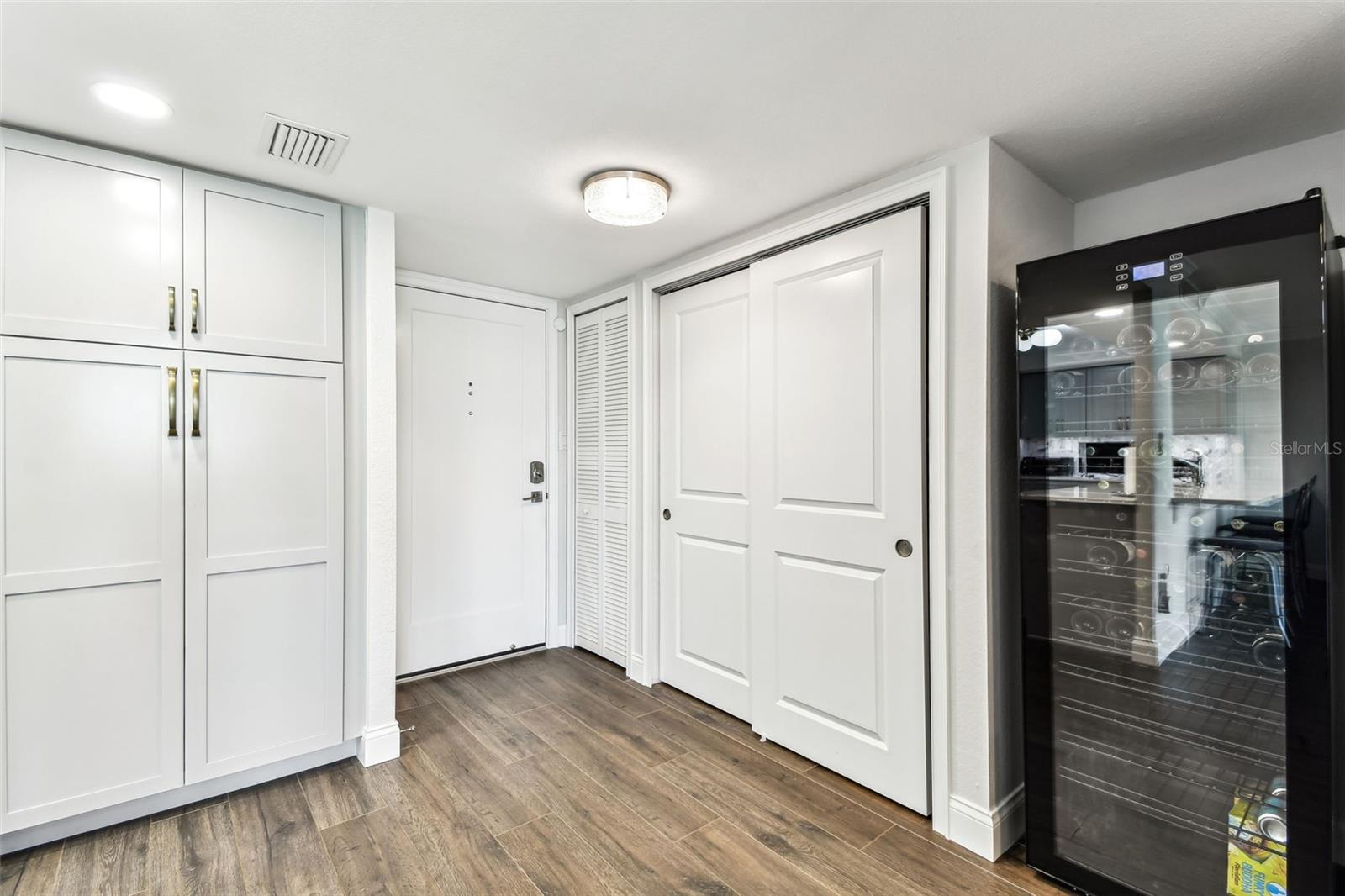 Image 6 of 91 For 400 Island Way 502
