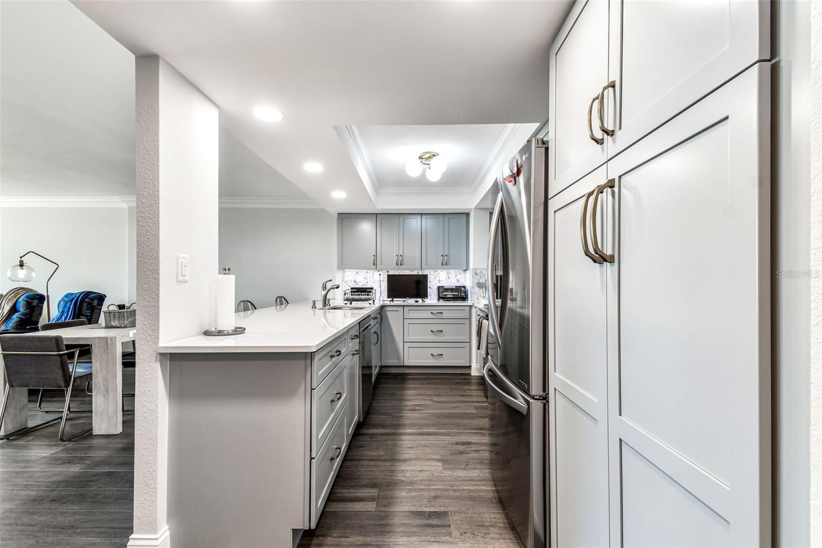Image 8 of 91 For 400 Island Way 502
