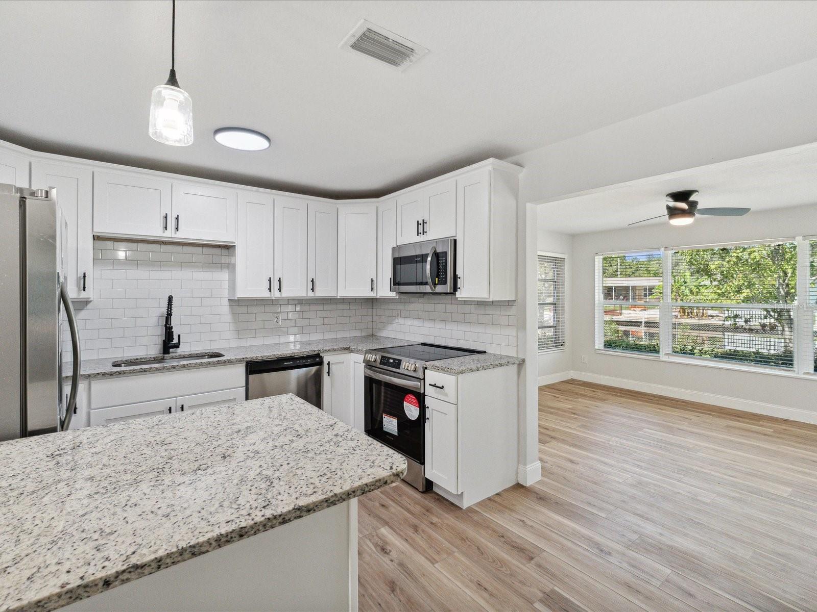 Listing photo id 8 for 5425 Waters Edge Drive