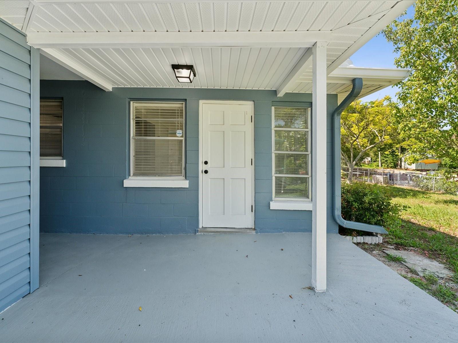 Listing photo id 15 for 5425 Waters Edge Drive
