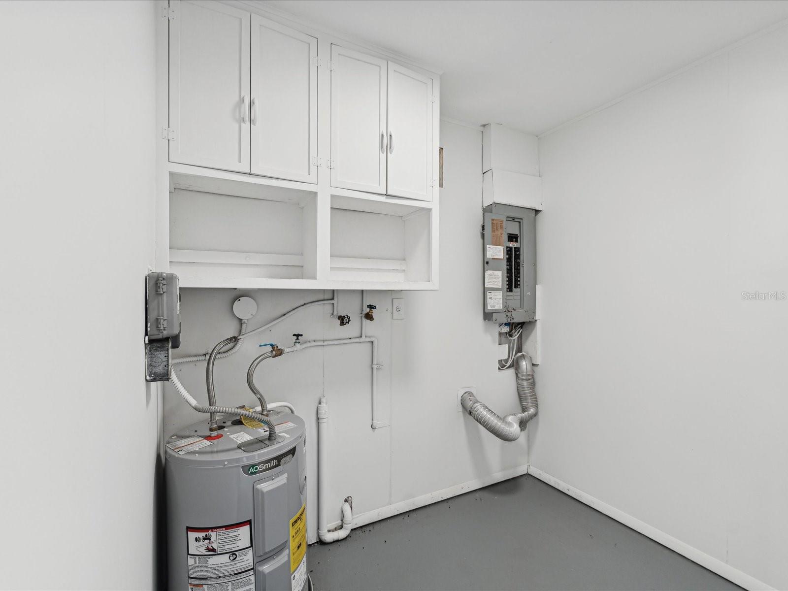 Listing photo id 17 for 5425 Waters Edge Drive