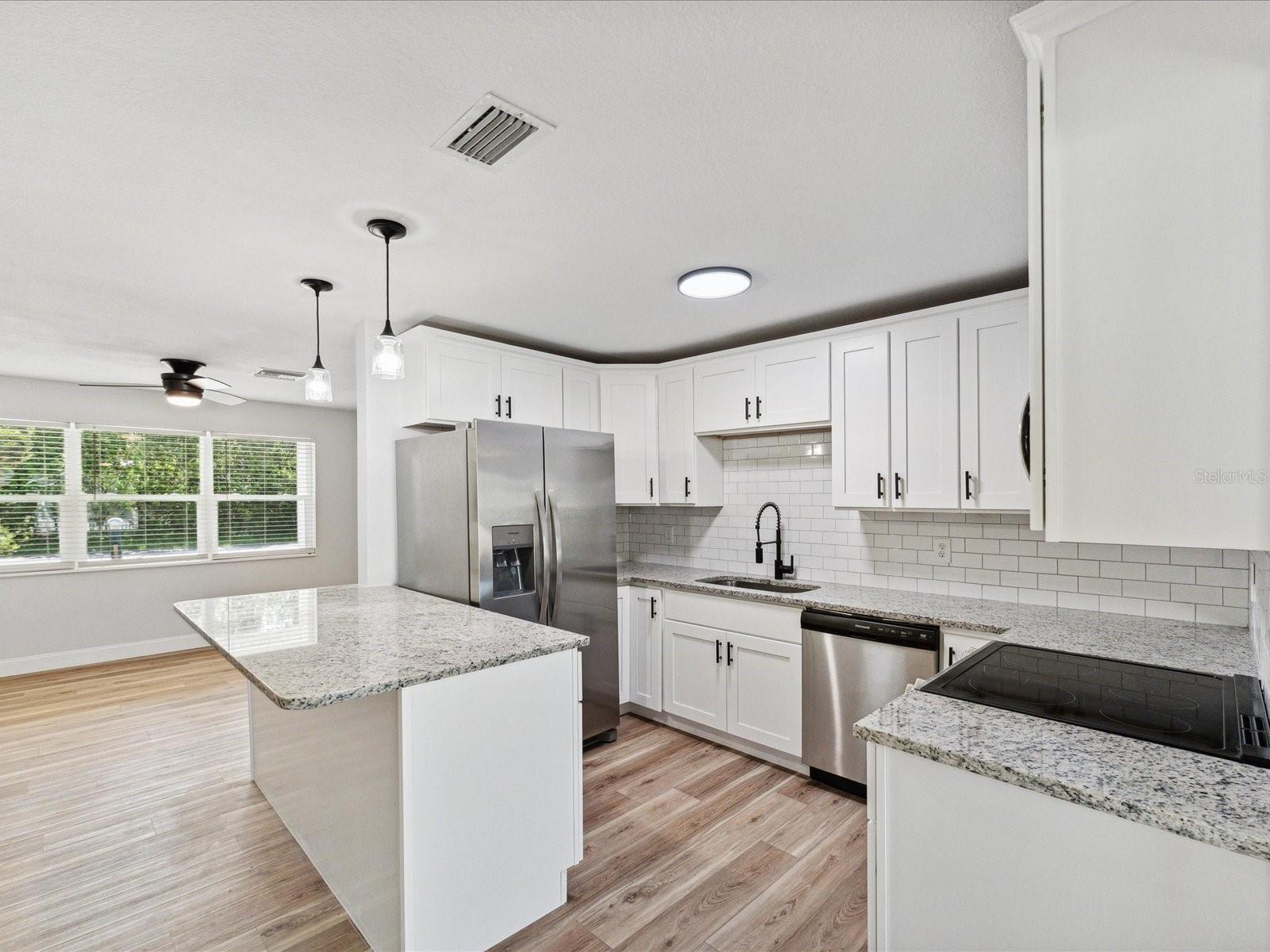 Listing photo id 0 for 5425 Waters Edge Drive