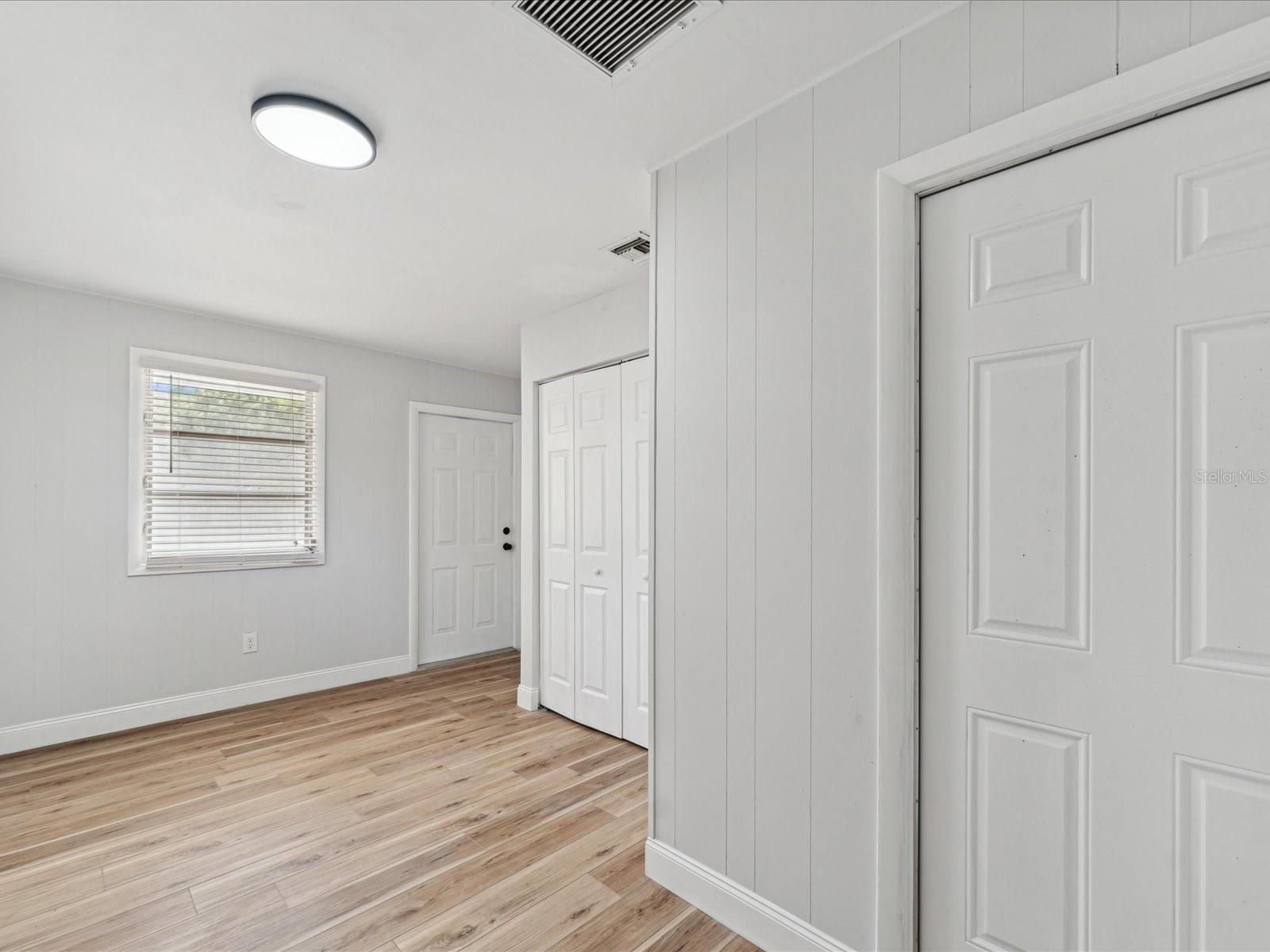Listing photo id 18 for 5425 Waters Edge Drive