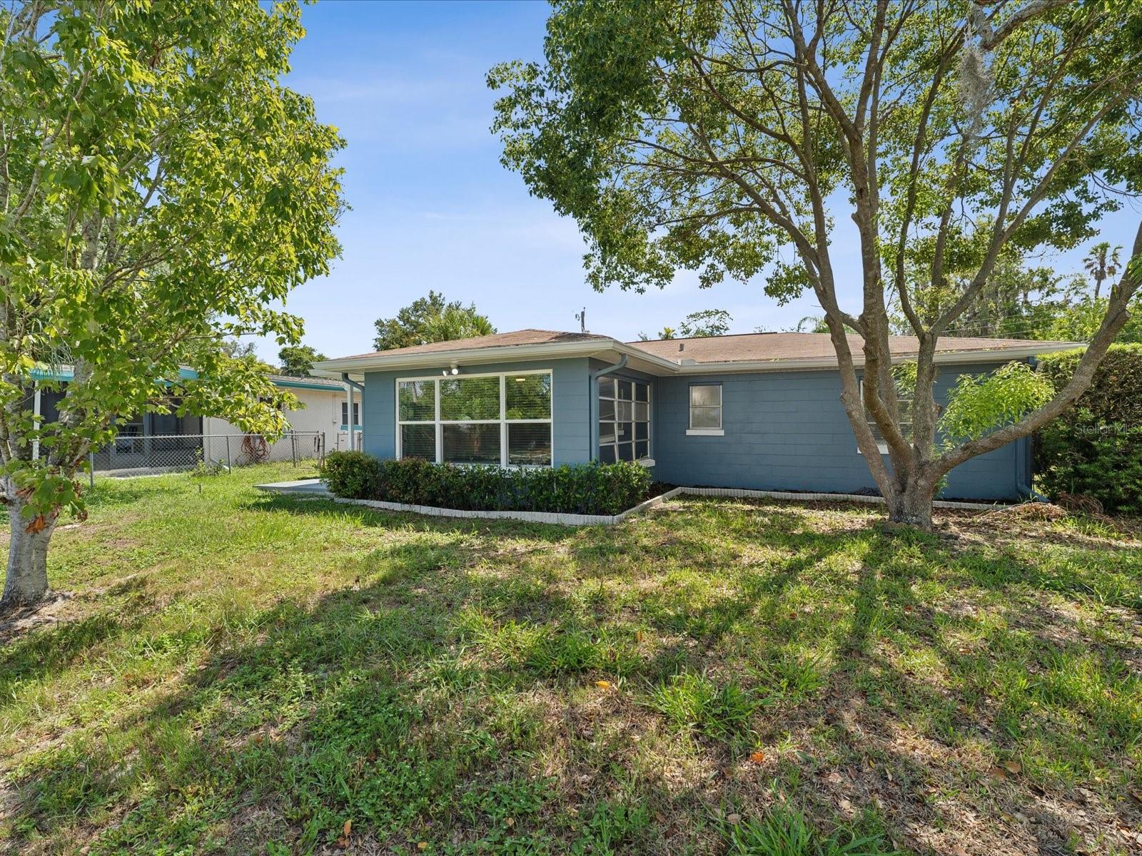 Listing photo id 22 for 5425 Waters Edge Drive