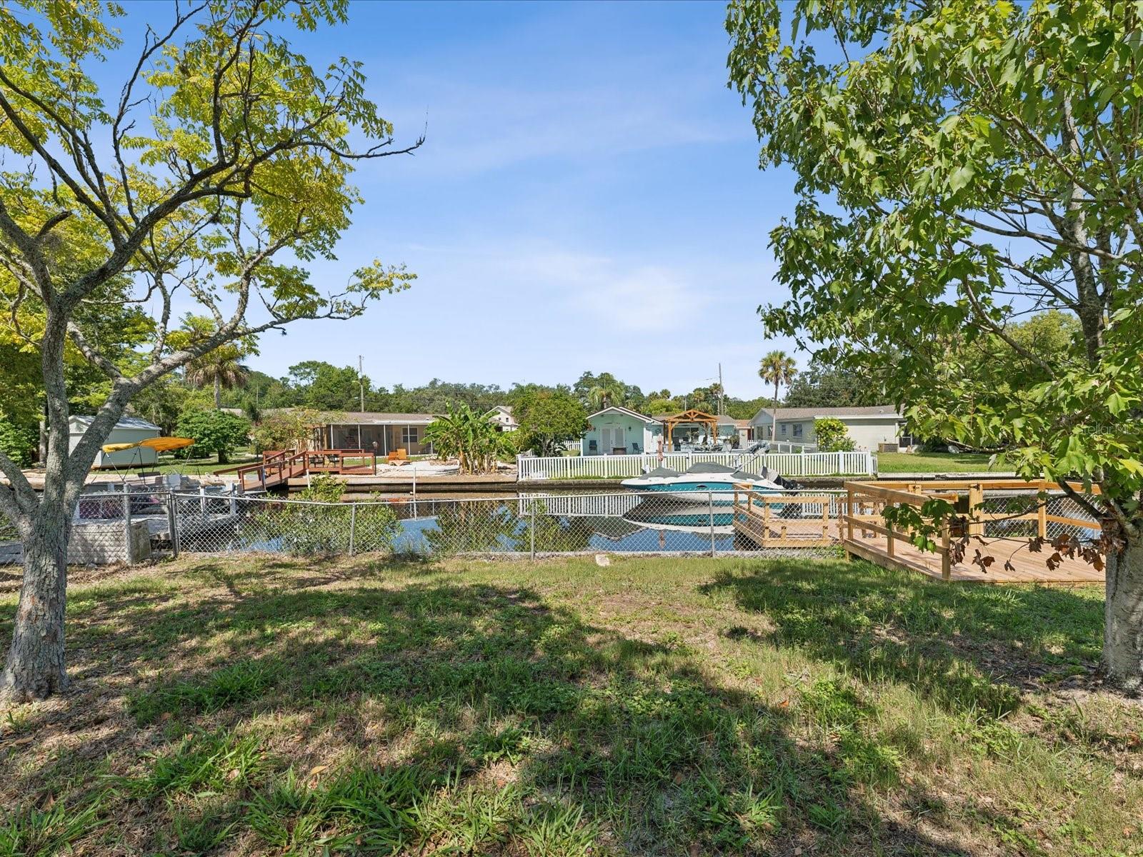 Listing photo id 23 for 5425 Waters Edge Drive