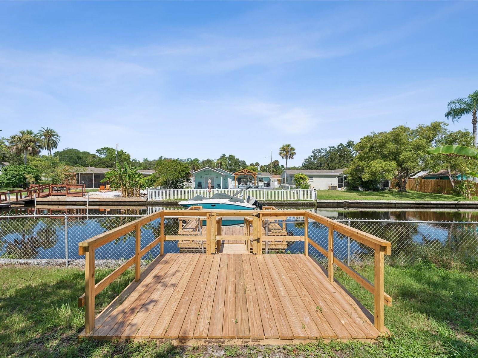 Listing photo id 1 for 5425 Waters Edge Drive