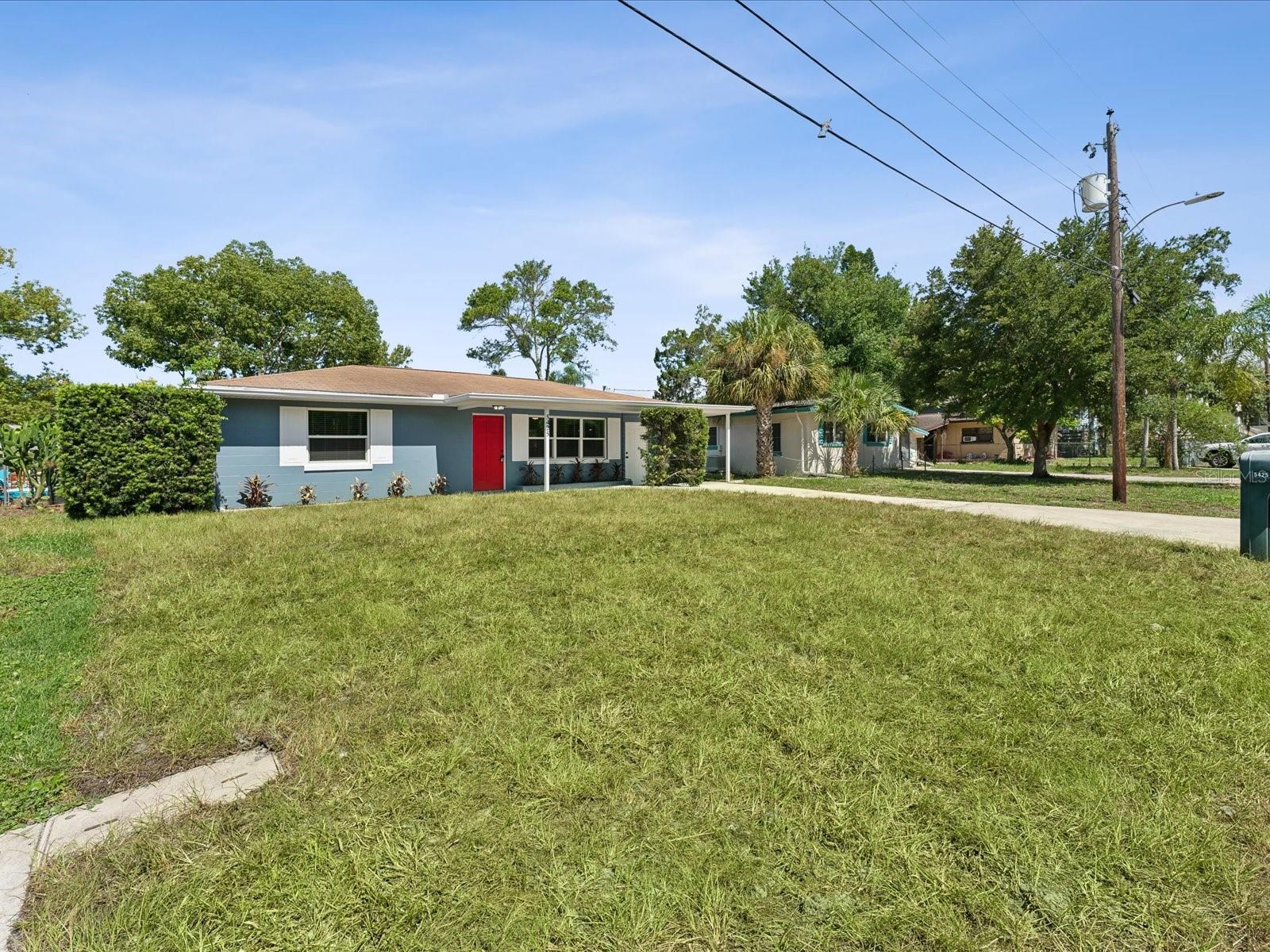 Listing photo id 29 for 5425 Waters Edge Drive