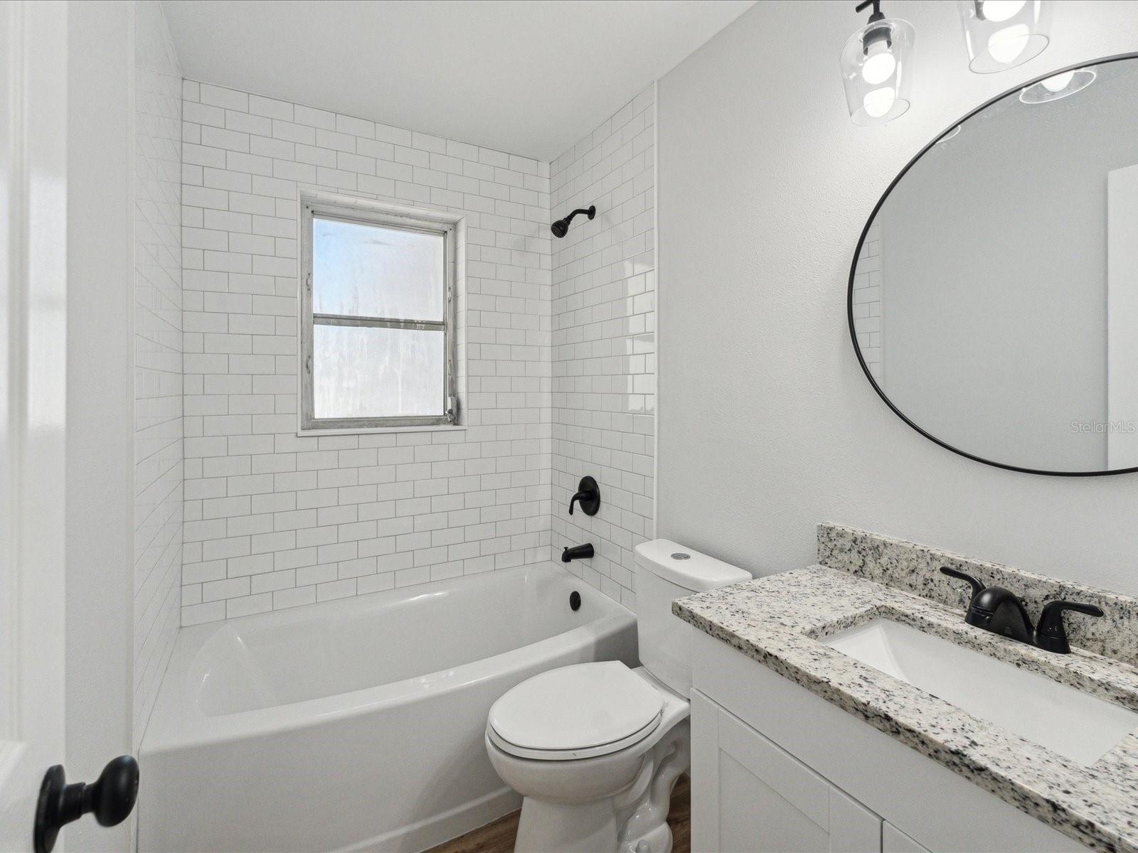 Listing photo id 3 for 5425 Waters Edge Drive