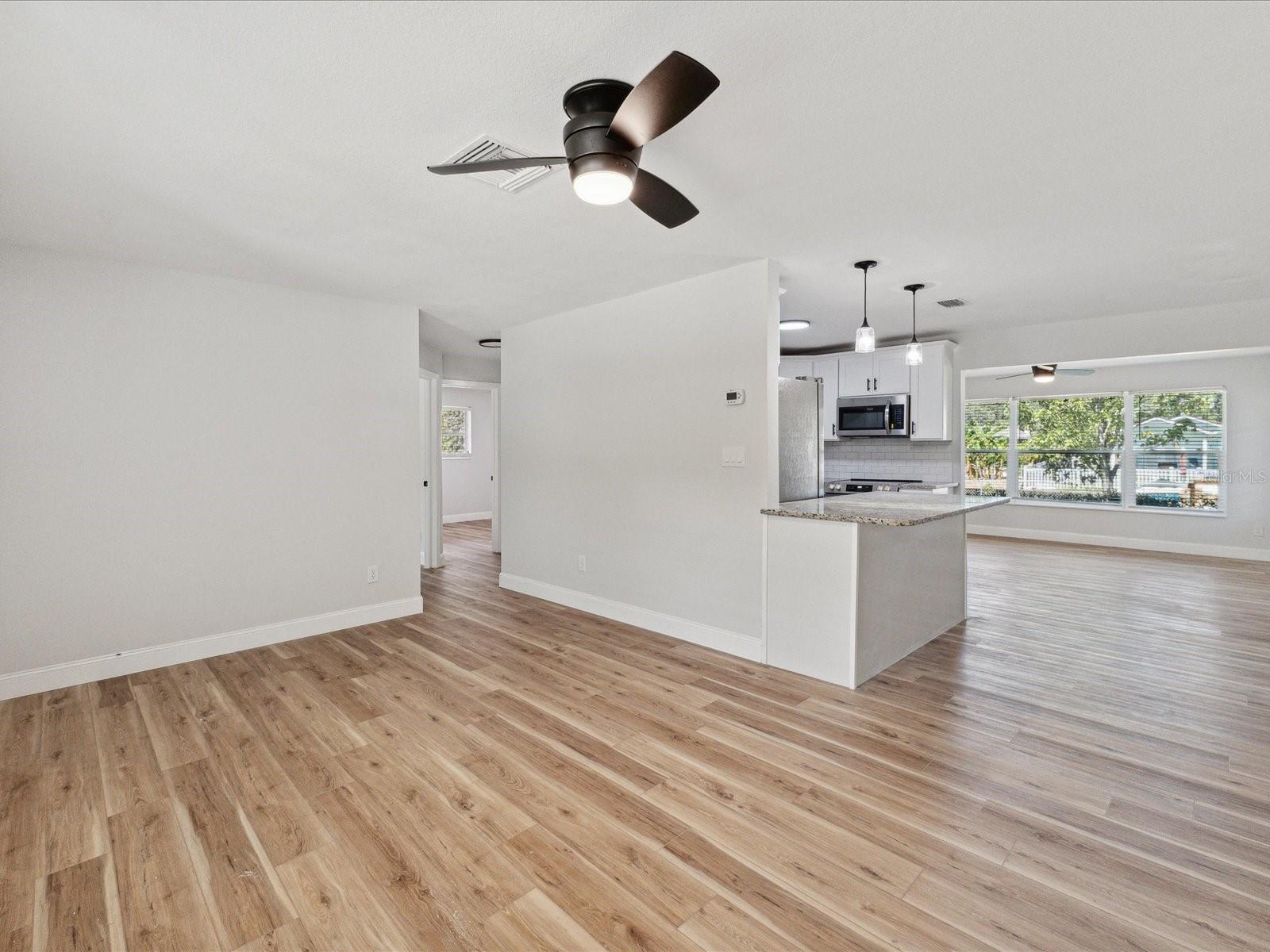 Listing photo id 6 for 5425 Waters Edge Drive