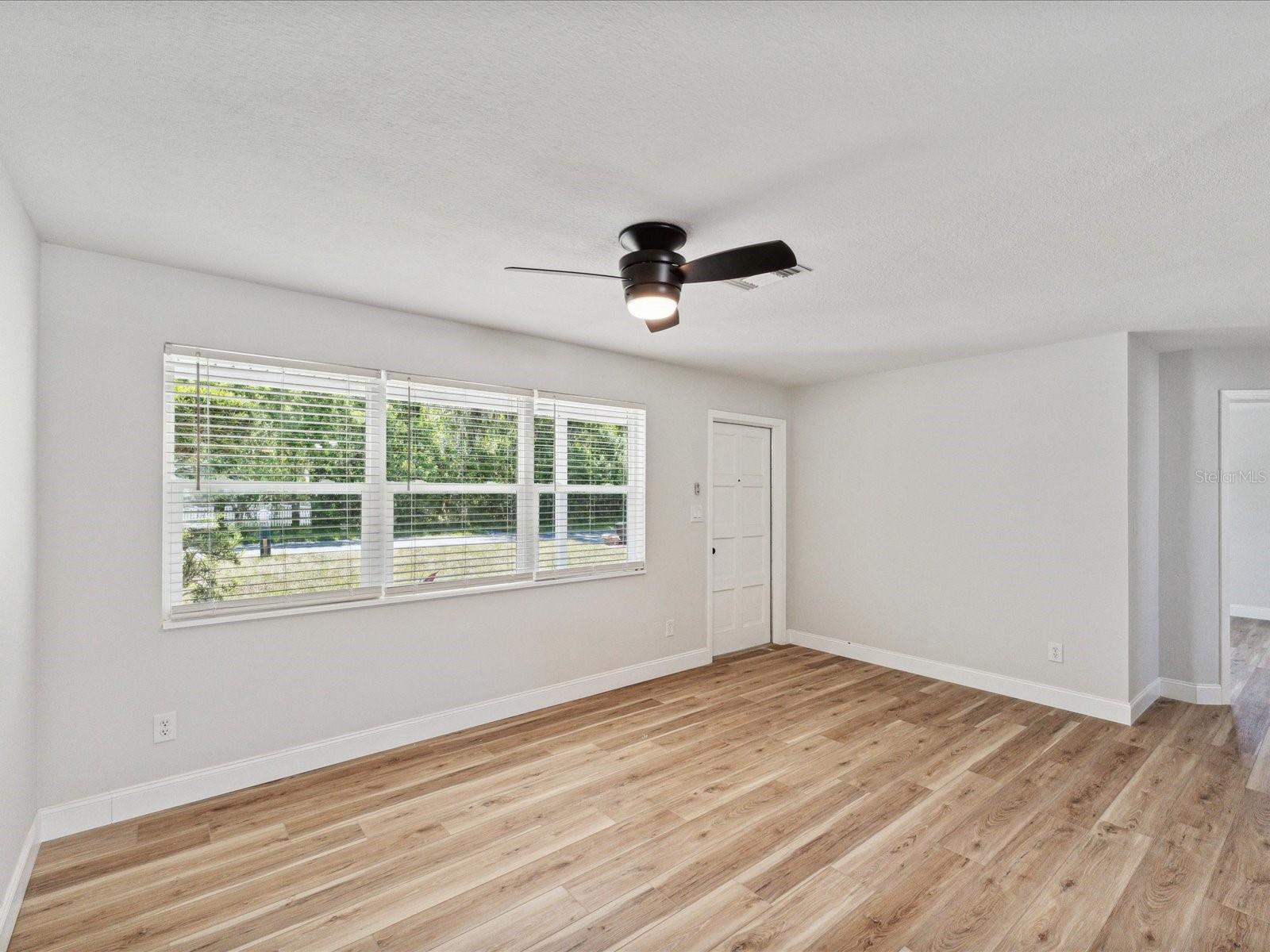 Listing photo id 7 for 5425 Waters Edge Drive