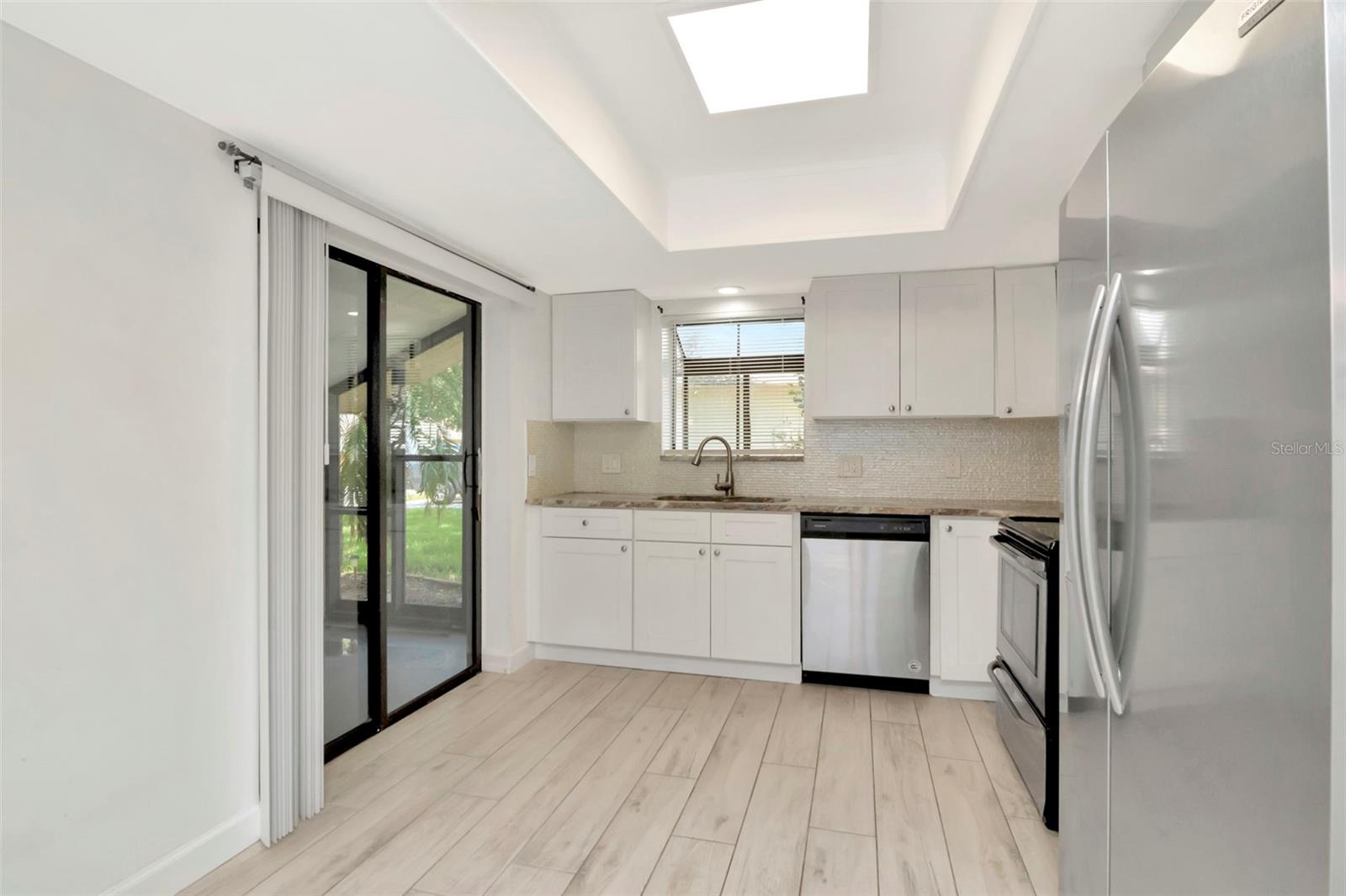 Listing photo id 8 for 8626 Woodbridge Drive