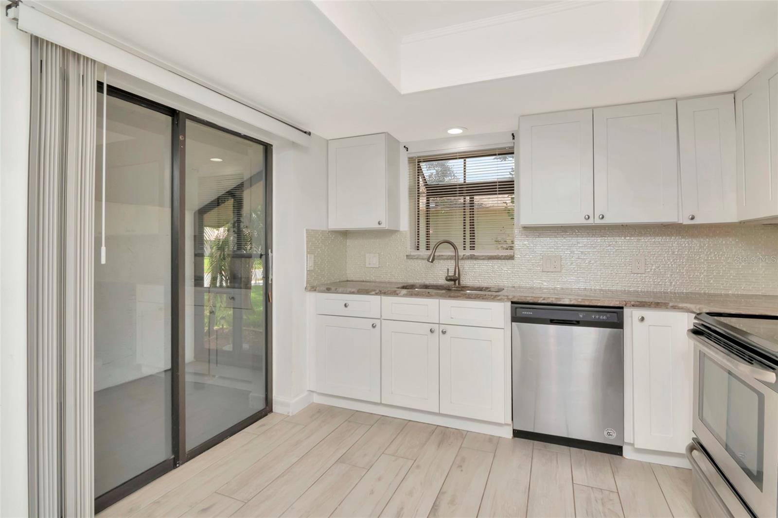 Listing photo id 9 for 8626 Woodbridge Drive