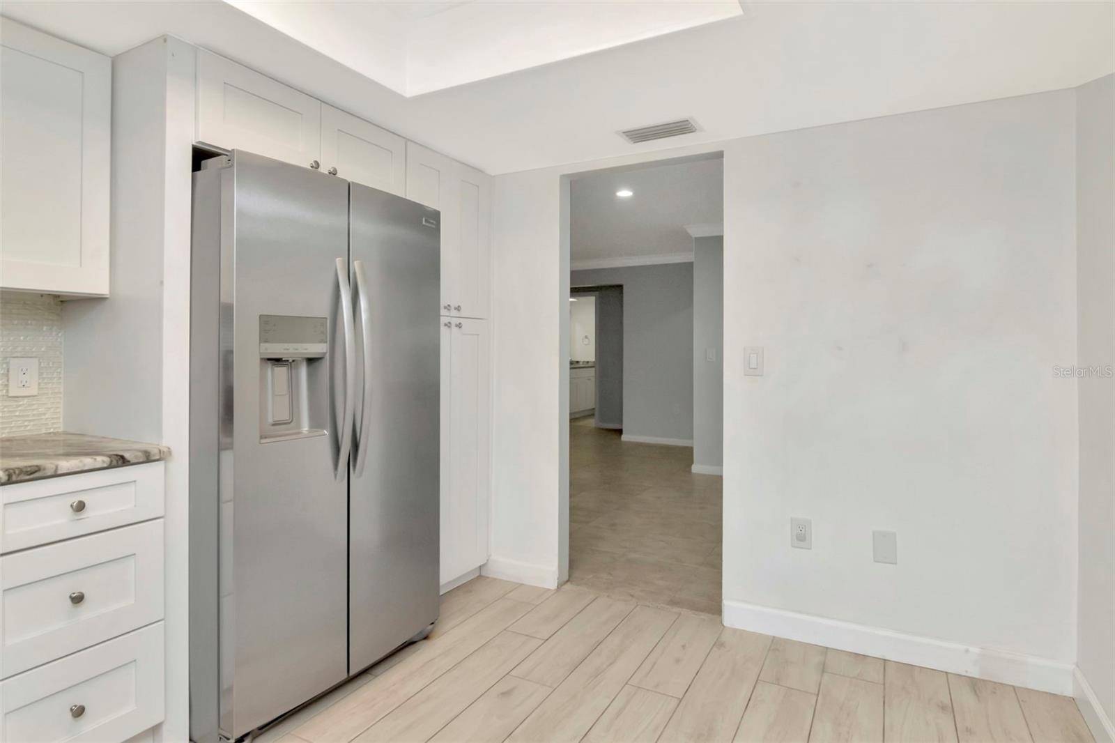 Listing photo id 10 for 8626 Woodbridge Drive