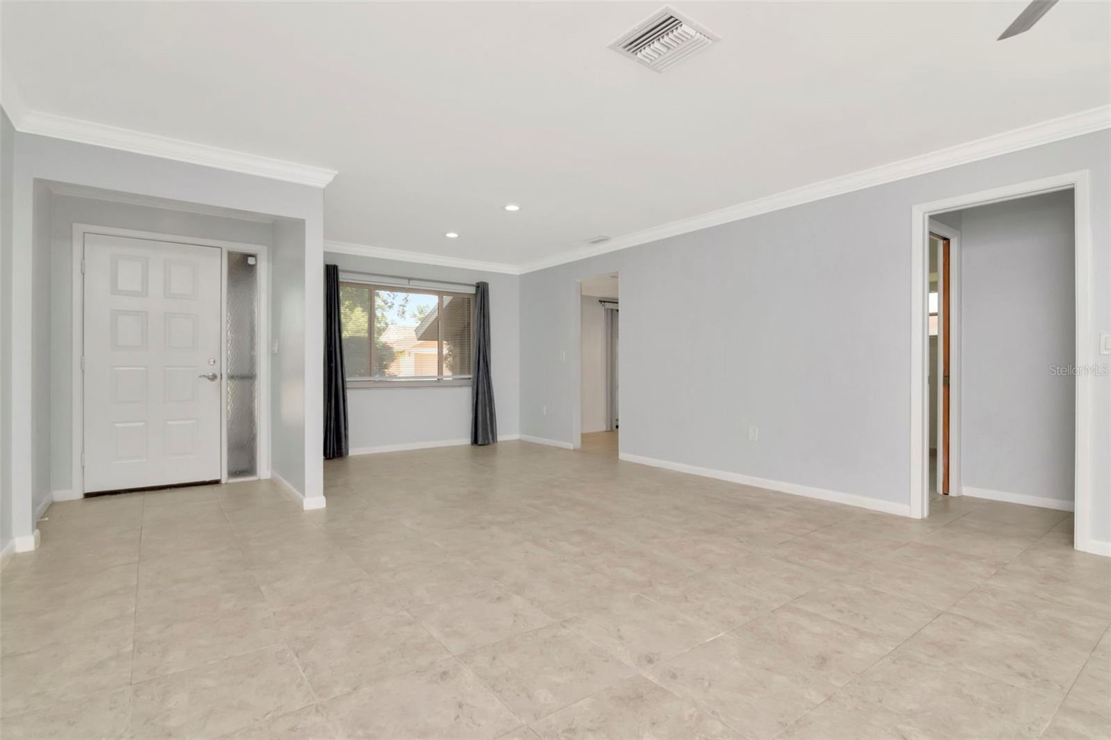 Listing photo id 12 for 8626 Woodbridge Drive
