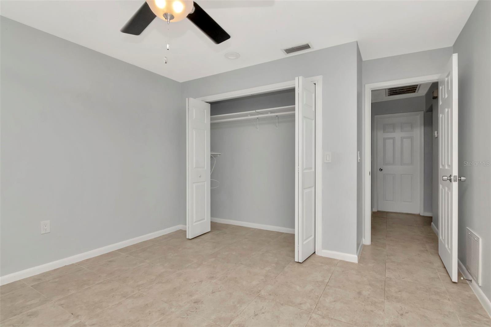 Listing photo id 17 for 8626 Woodbridge Drive