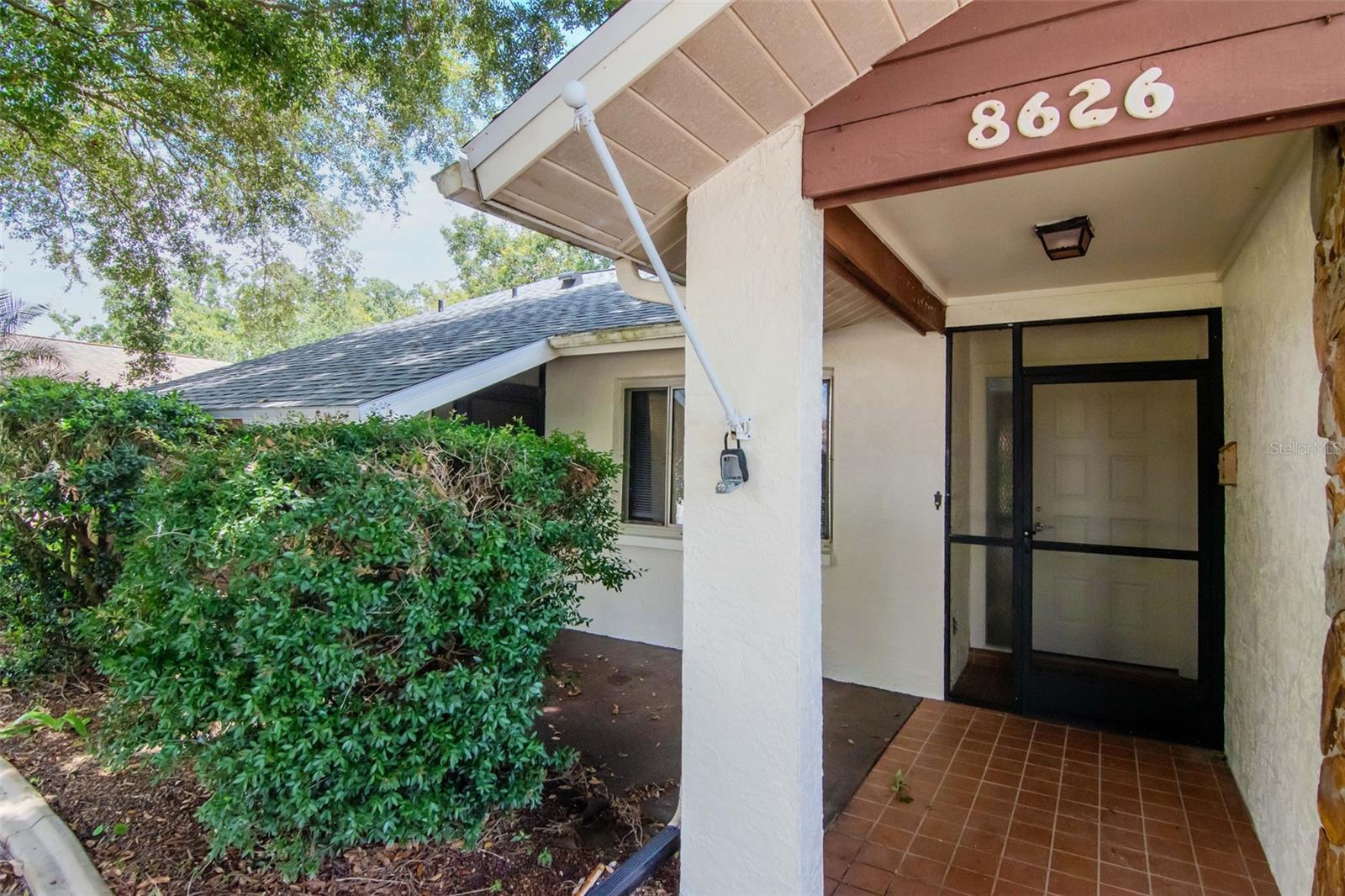 Listing photo id 0 for 8626 Woodbridge Drive