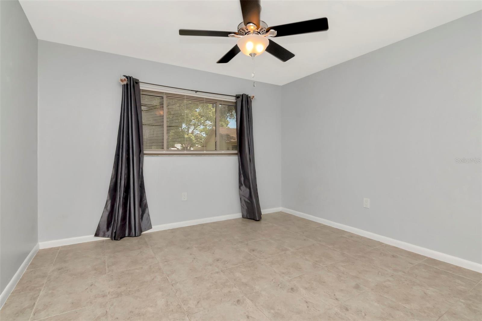 Listing photo id 18 for 8626 Woodbridge Drive