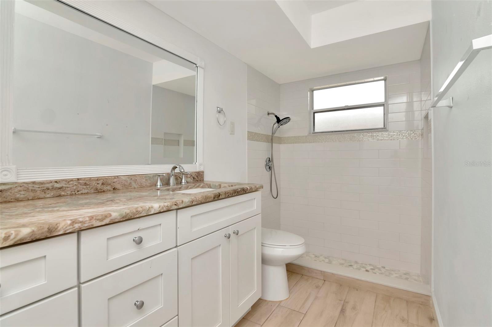 Listing photo id 19 for 8626 Woodbridge Drive