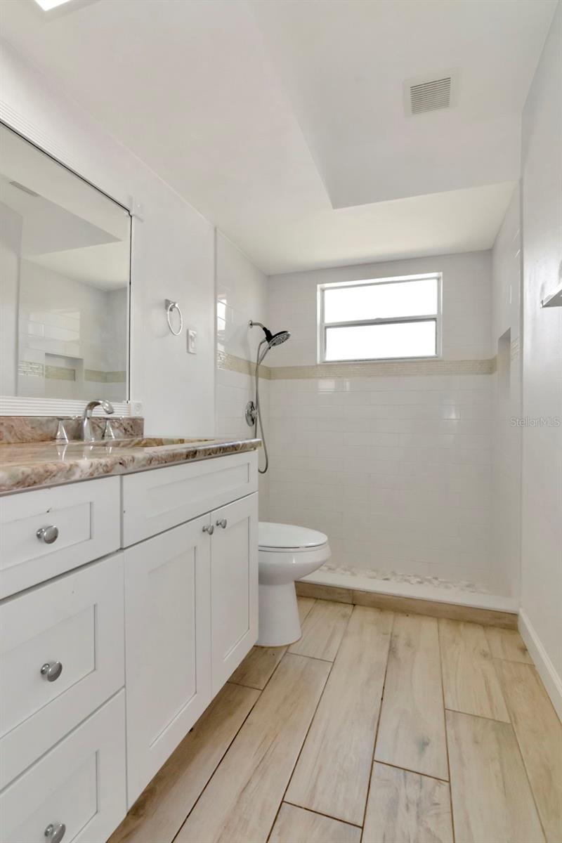 Listing photo id 20 for 8626 Woodbridge Drive